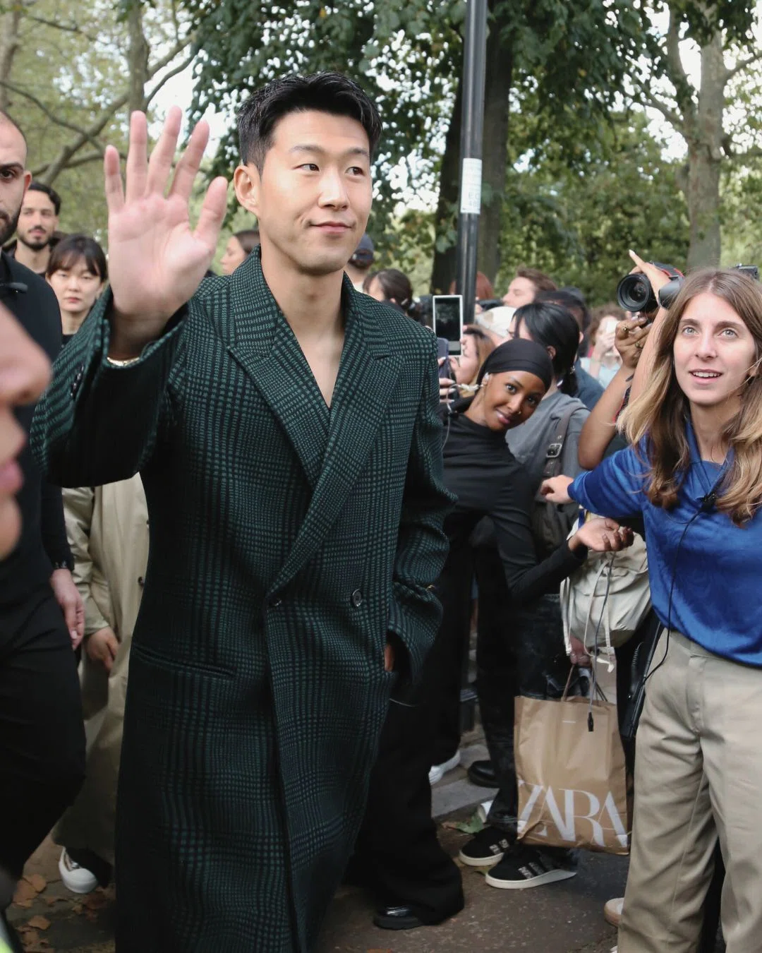 ピッチを飛び出したスターたち：Burberryランウェイに華を添えた3人の
