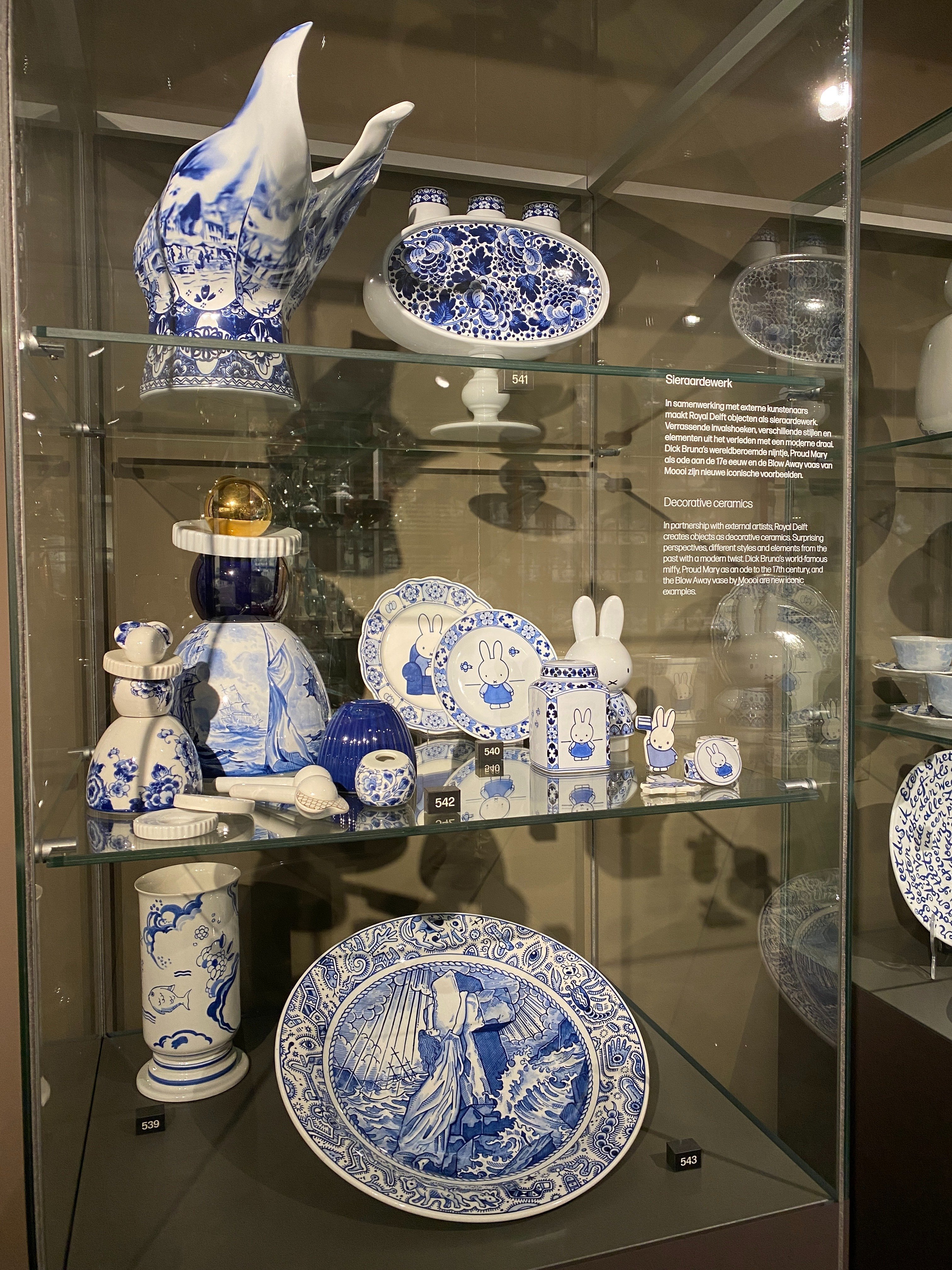  Delft ロイヤルデルフト オランダ　陶器　牛　赤絵 Royal Delft ロイヤルデルフト オランダ 陶器 牛 赤絵 - メルカリ