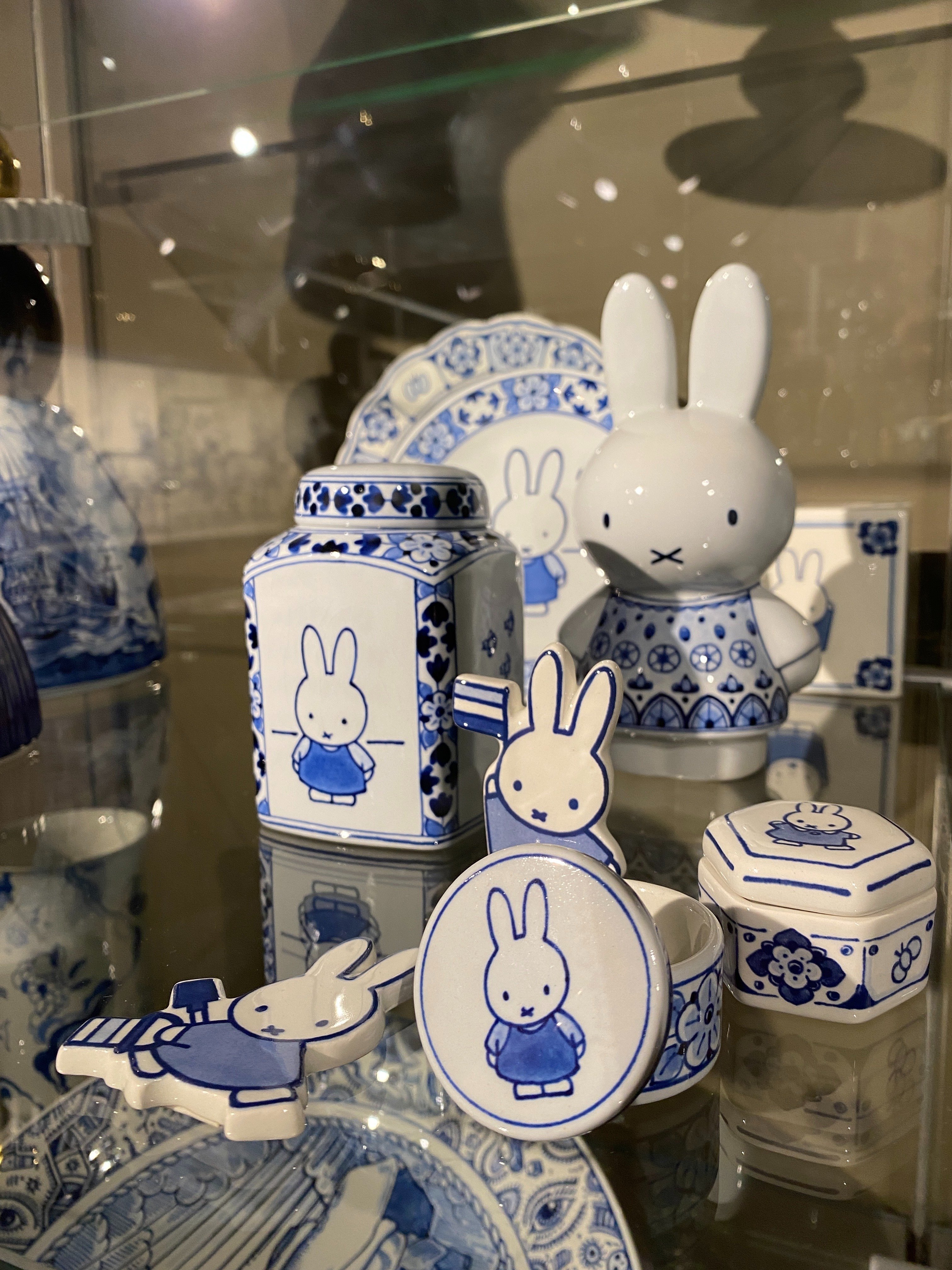  Delft ロイヤルデルフト オランダ　陶器　牛　赤絵 Royal Delft ロイヤルデルフト オランダ 陶器 牛 赤絵 - メルカリ