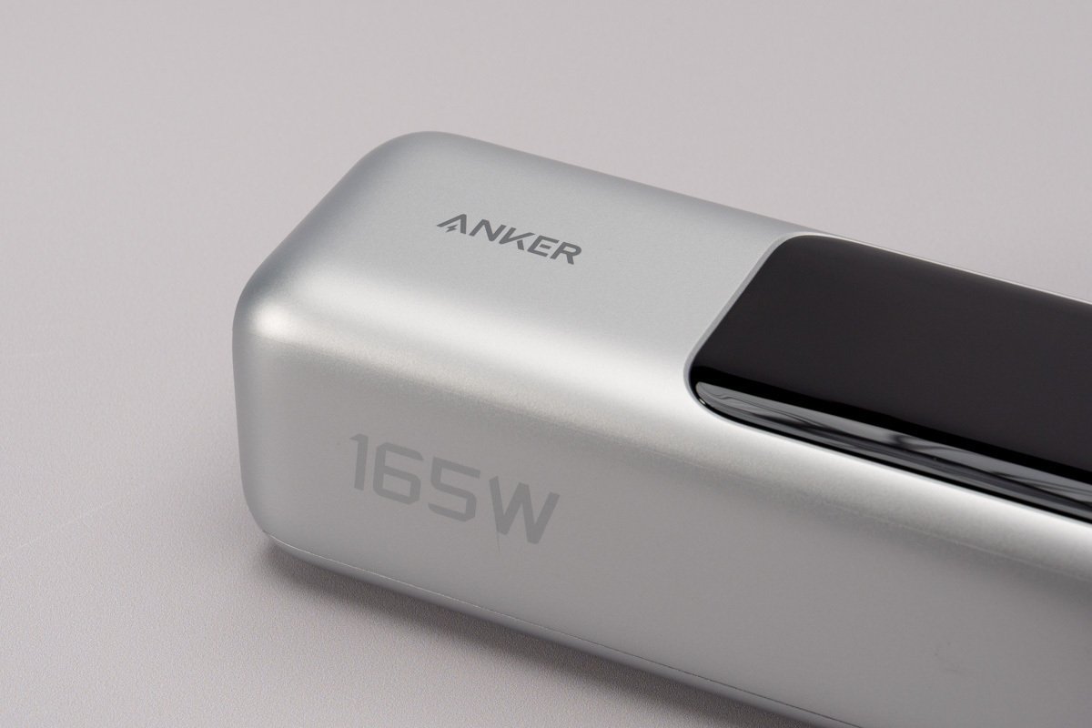 内蔵ケーブルがさらに進化！Anker Power Bank (25000mAh, Built