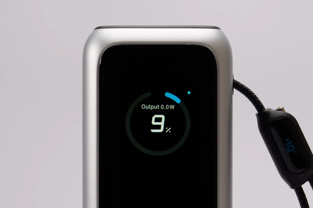 内蔵ケーブルがさらに進化！Anker Power Bank (25000mAh, Built-In