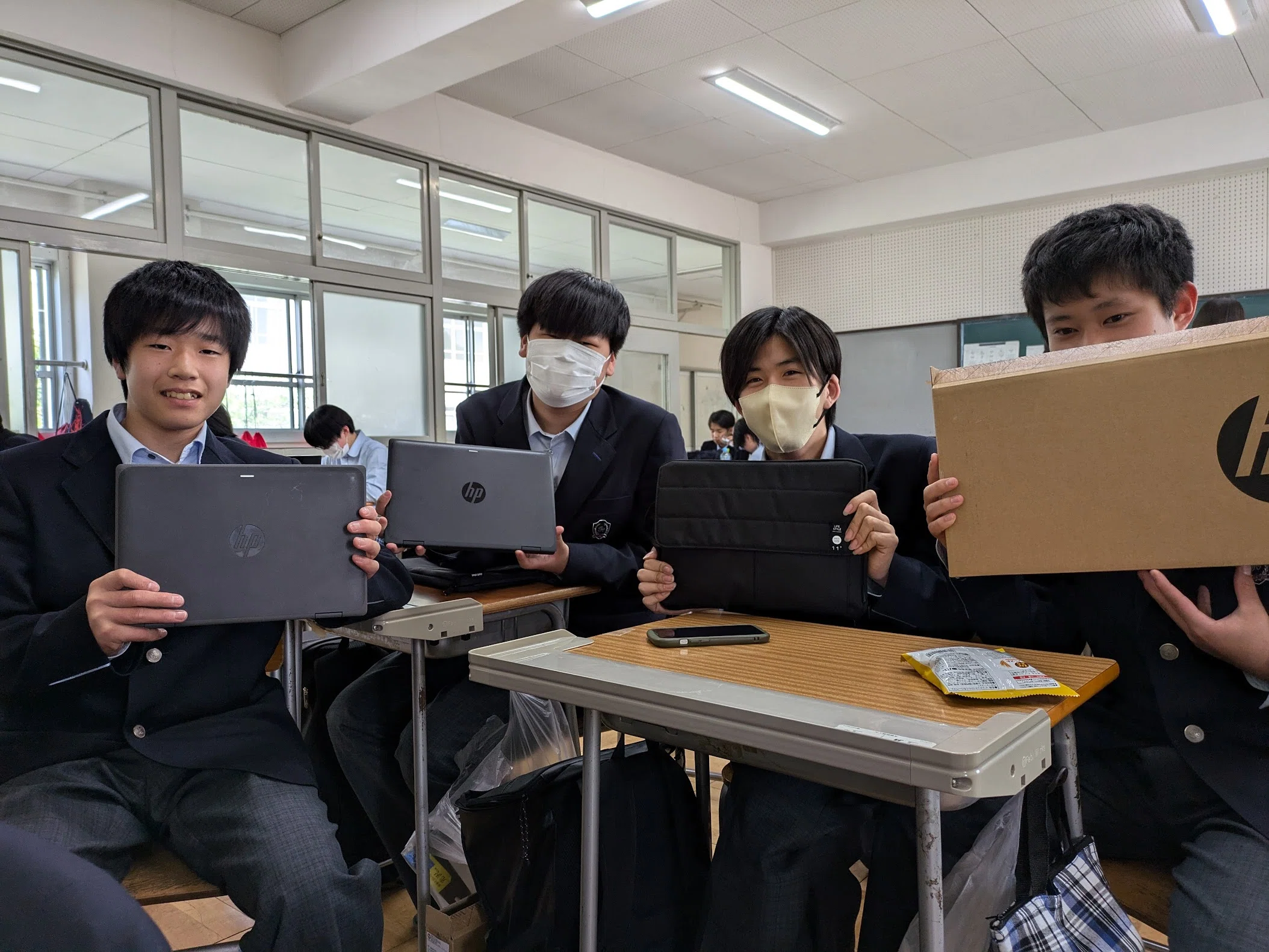 1年生 BYOD端末（タブレットPC）到着！｜【公式】滋賀県立伊香高等学校