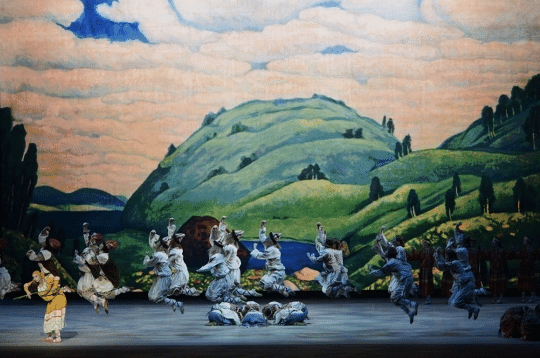 春の祭典 ～peacock in spring～ 現代アート 大地の鼓動が響く －ストラヴィンスキー『春の祭典』の魅力｜ミック