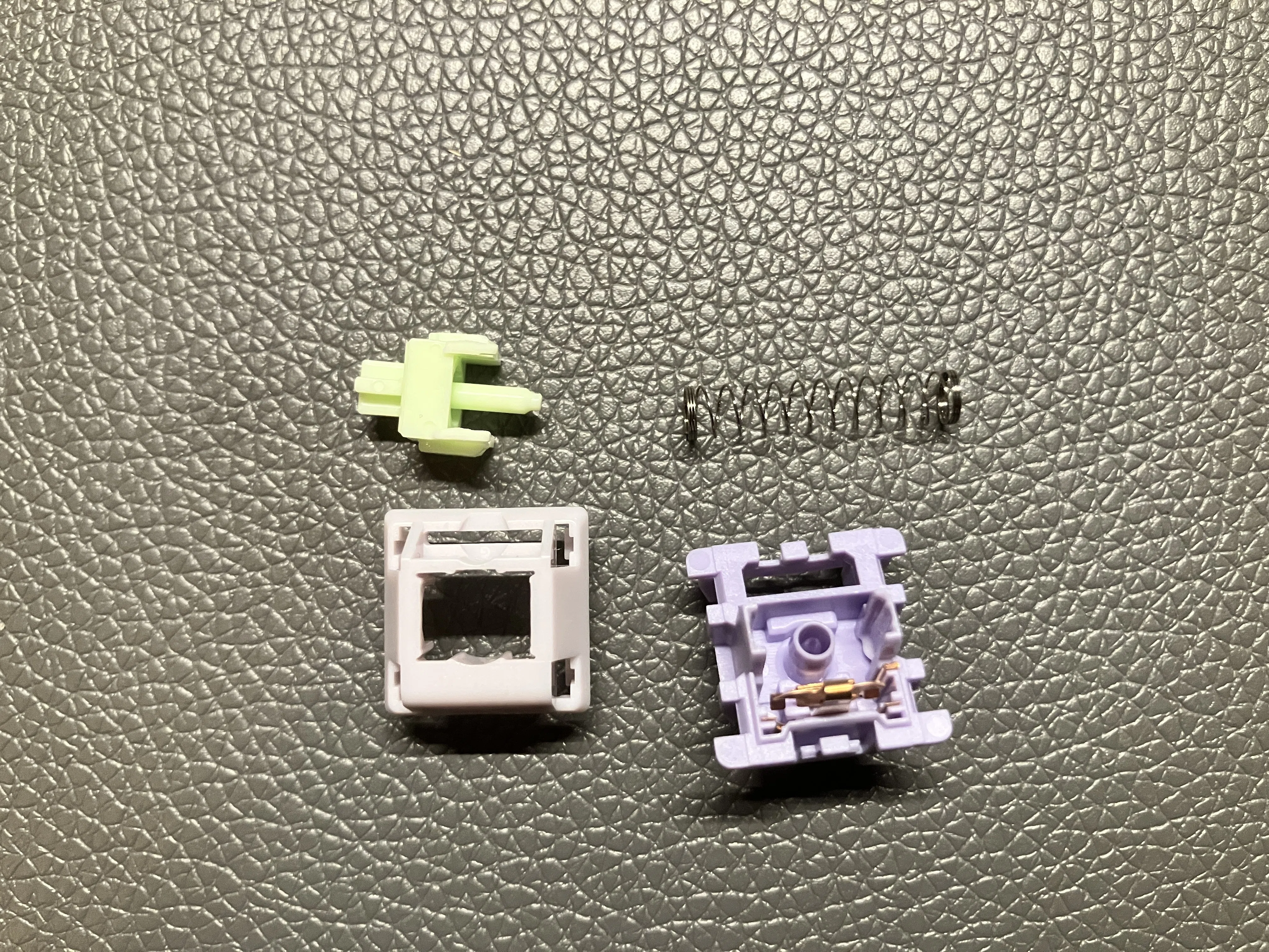キースイッチレビュー】EPOMAKER Wisteria を使ってみました｜ヒトガタ
