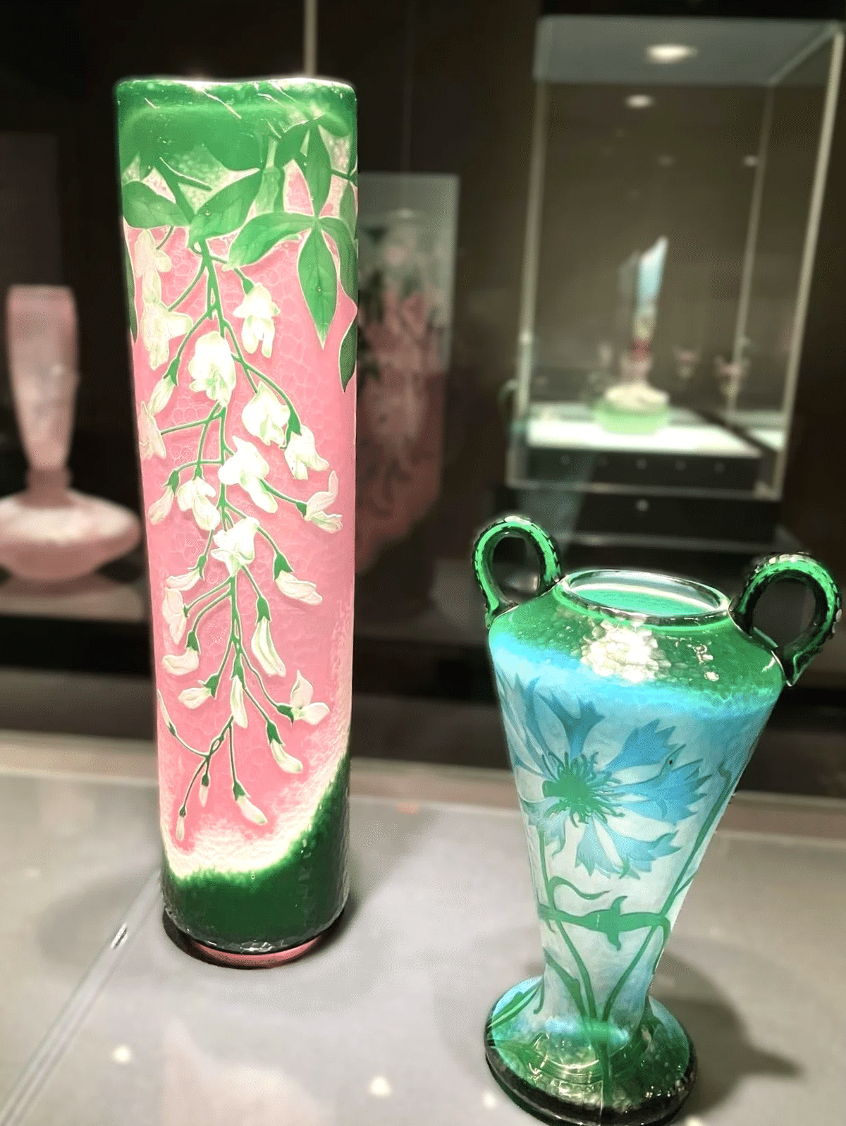 飾り花瓶/ガラス工芸、高さ21cm/被せガラス技法/諏訪、北澤美術館にて/美品 飾り花瓶/ガラス工芸、高さ21cm/被せガラス技法/諏訪、北澤