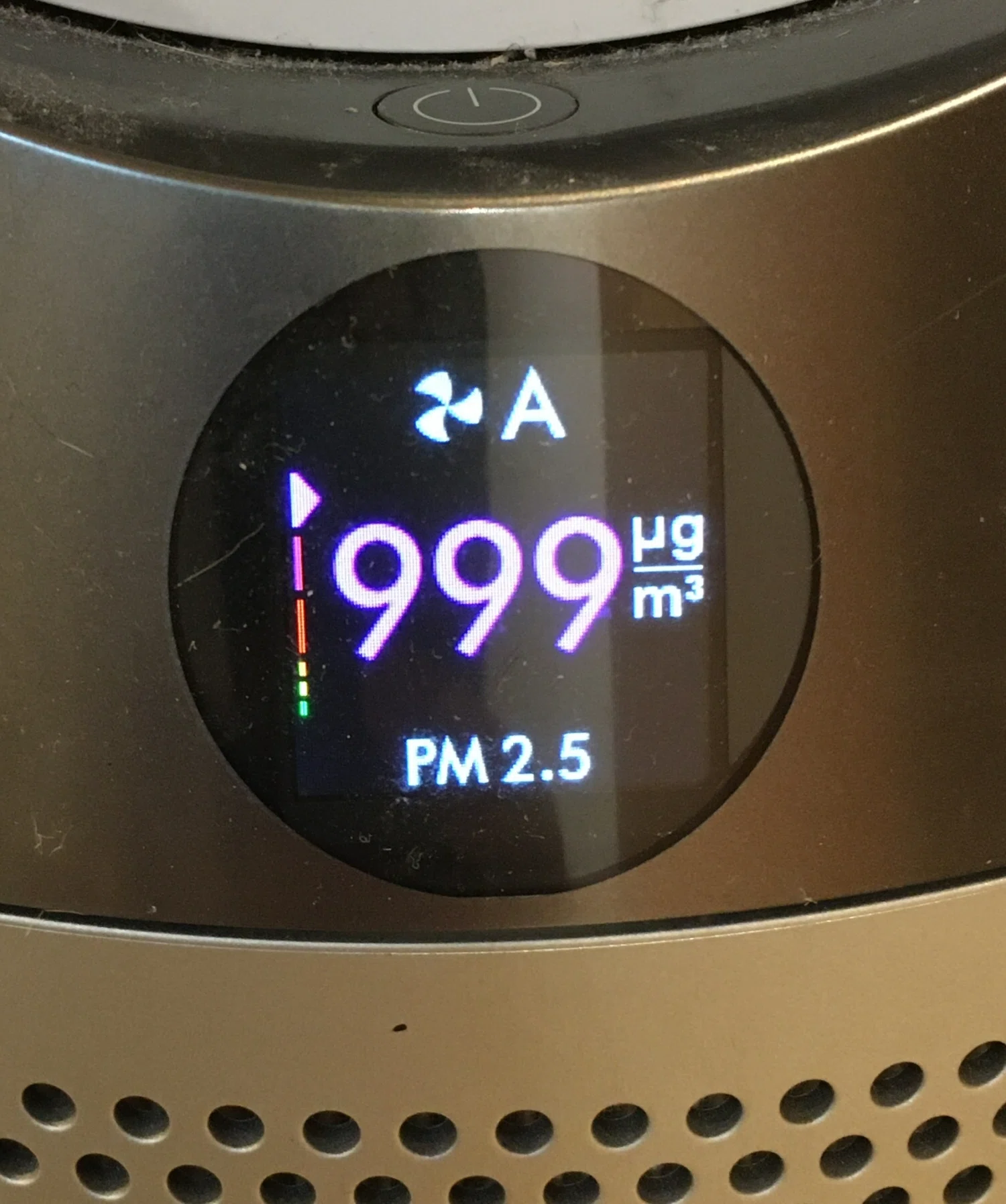 ダイソンの清浄機：PM2.5が999になってしまったらセンサー口を清掃