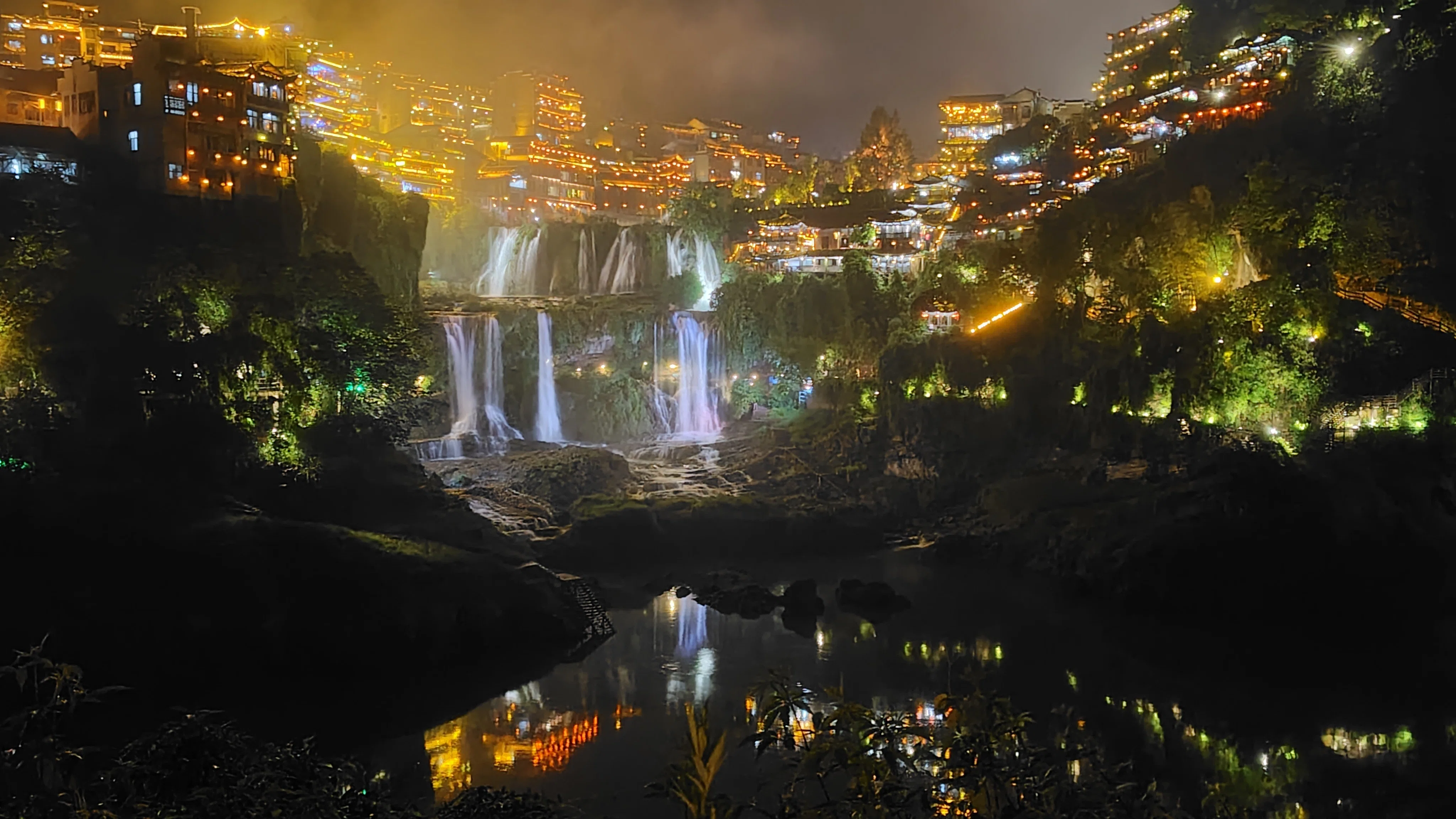 中国：張家界・芙蓉鎮・鳳凰古城の旅5泊6日｜CUT