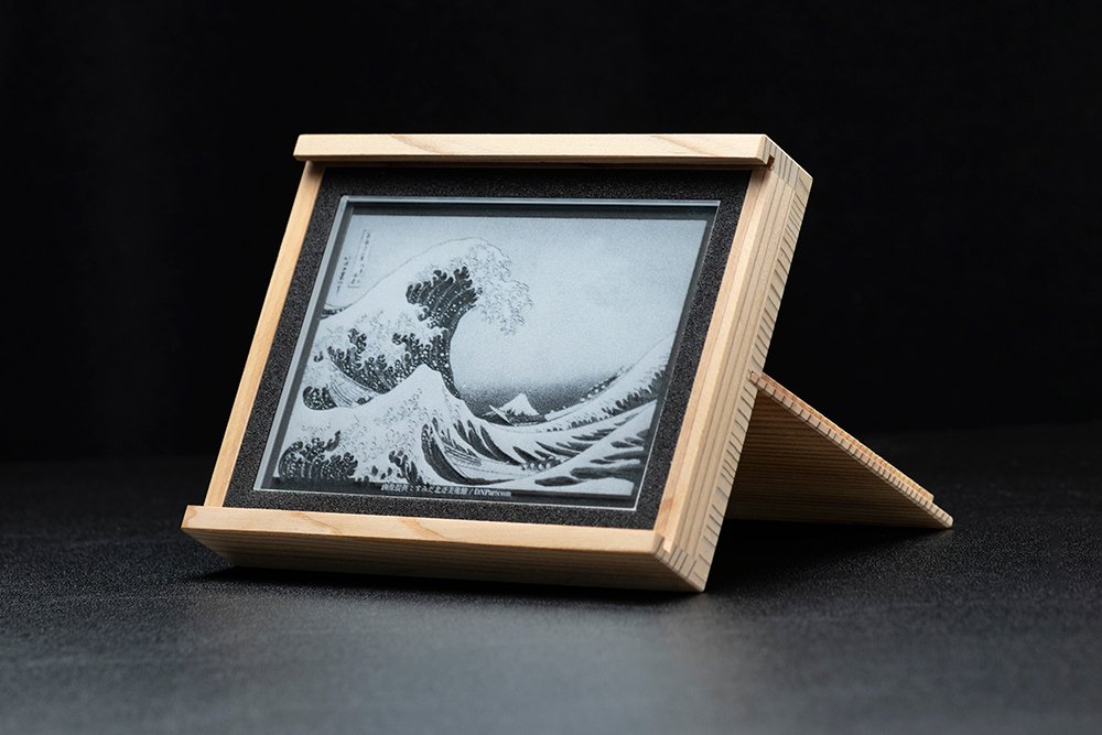 水晶に浮かぶ日本の伝統美術～風神雷神図屏風などの名画が最新技術で