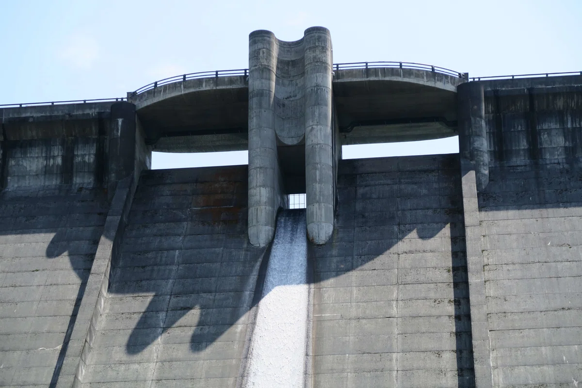 永平寺ダム 福井県 放流