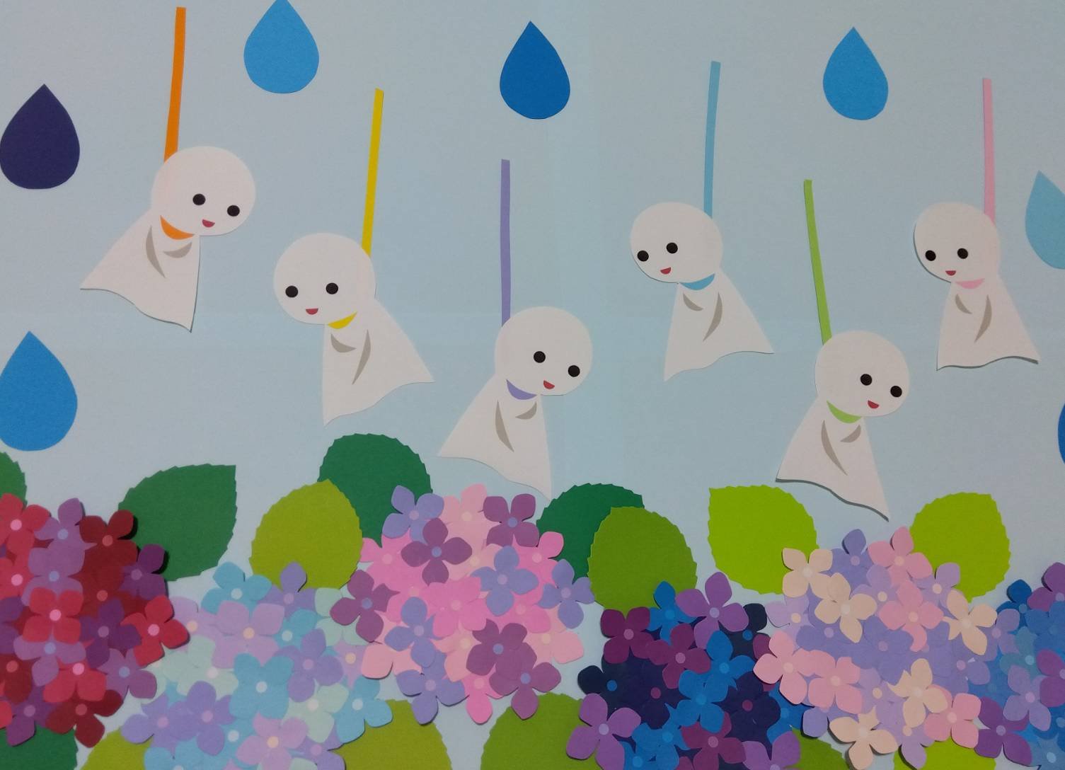 アート作品「あじさいとカエルとかたつむりとてるてる坊主」になんか