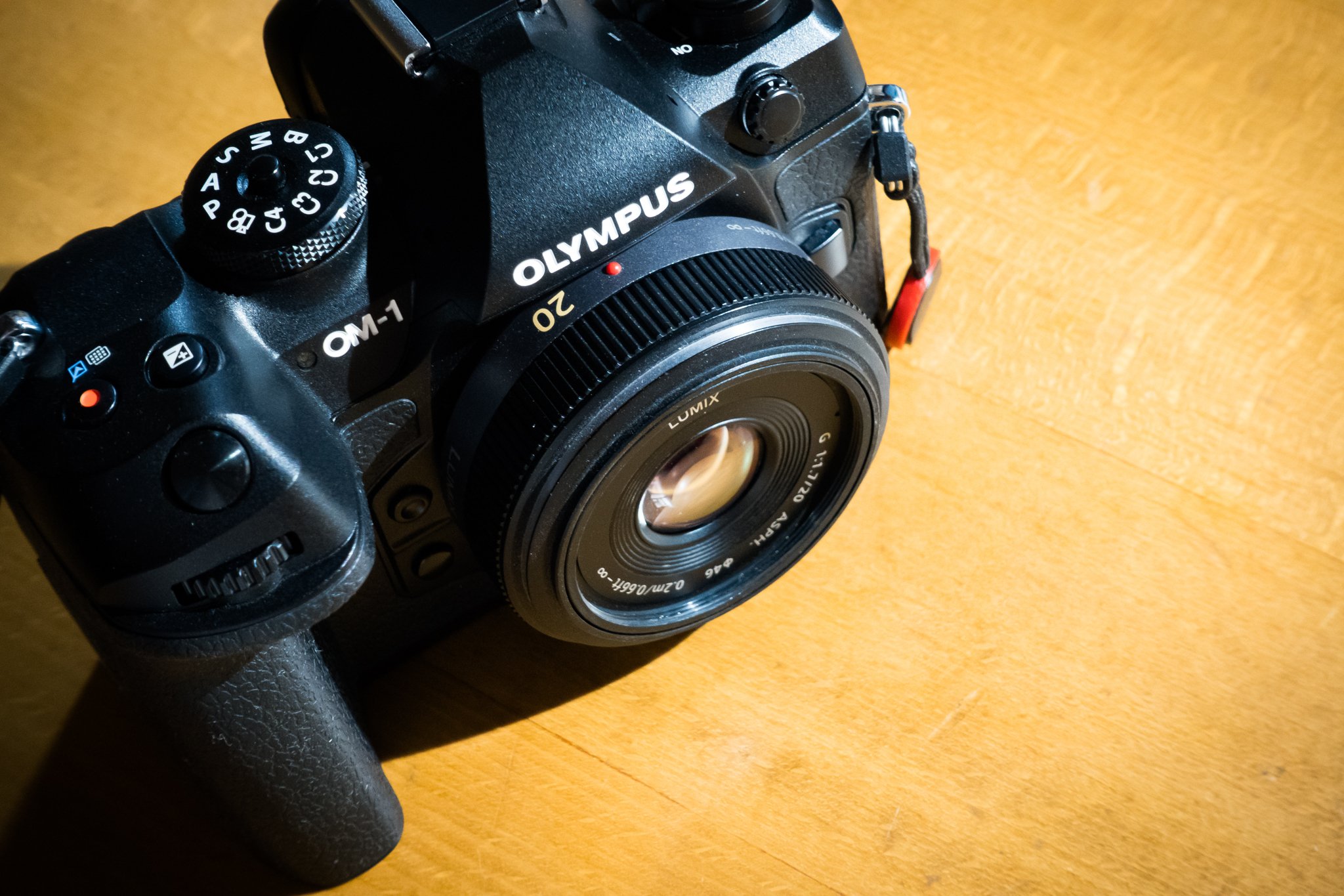 LUMIX 20mm パンケーキレンズ 収納袋付き 1.5万円で味わうミラーレス黎明期の銘玉パンケーキレンズ LUMIX
