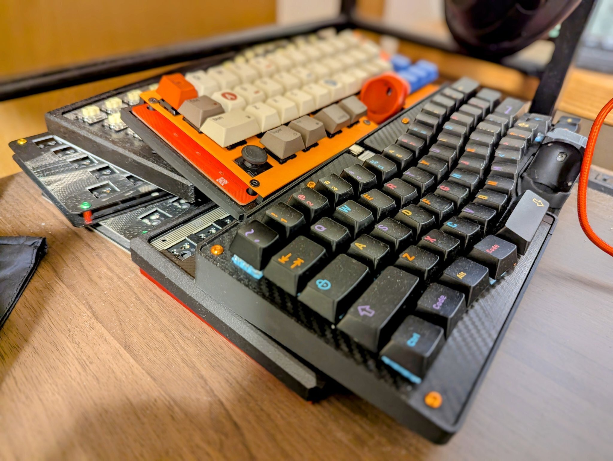 自作キーボード：クリエイターインタビュー #04 「某なれはて（tepo