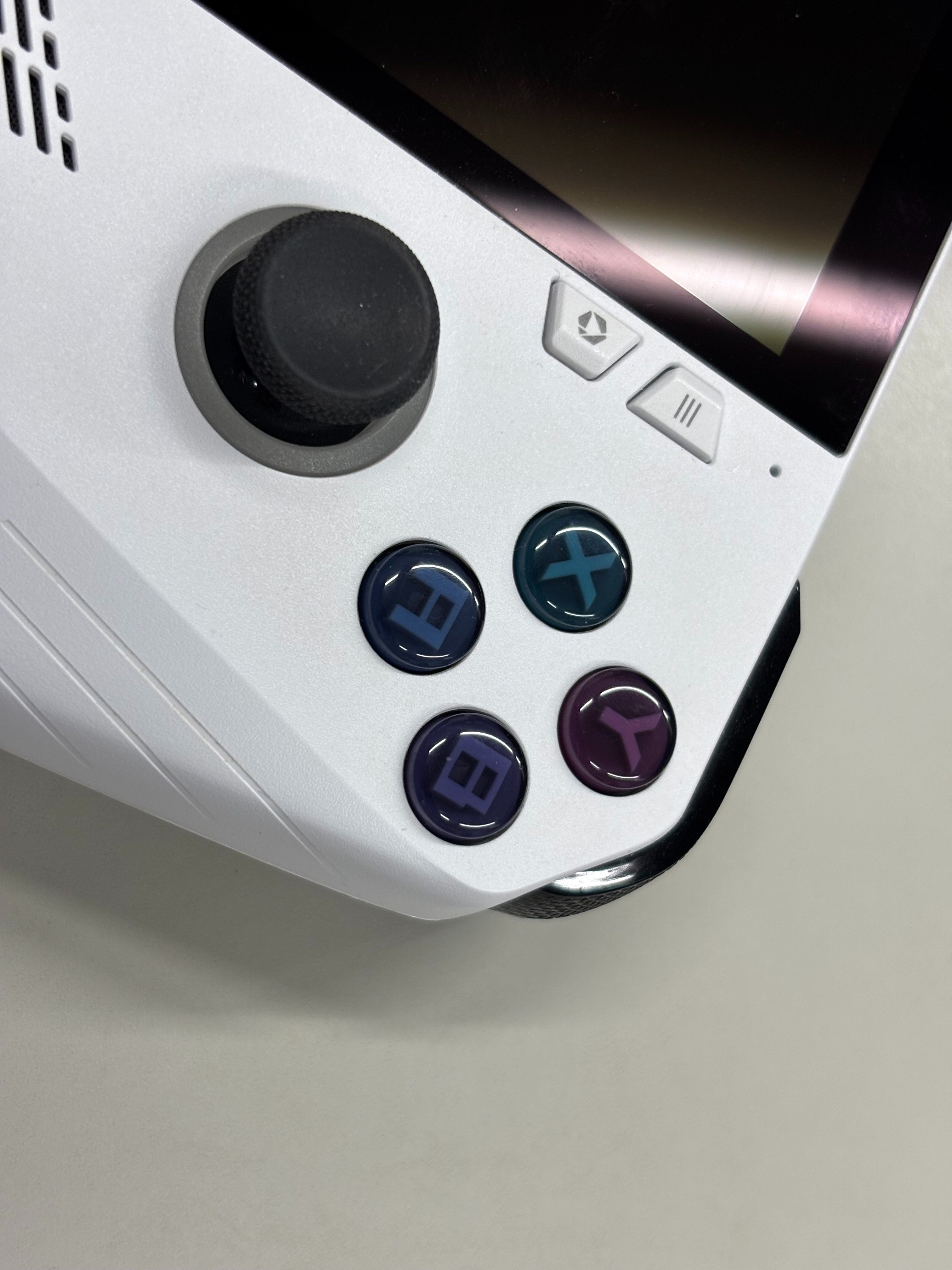 ASUS製のXbox携帯ゲーム機の実機写真が登場｜｢ASUS ROG Ally 2