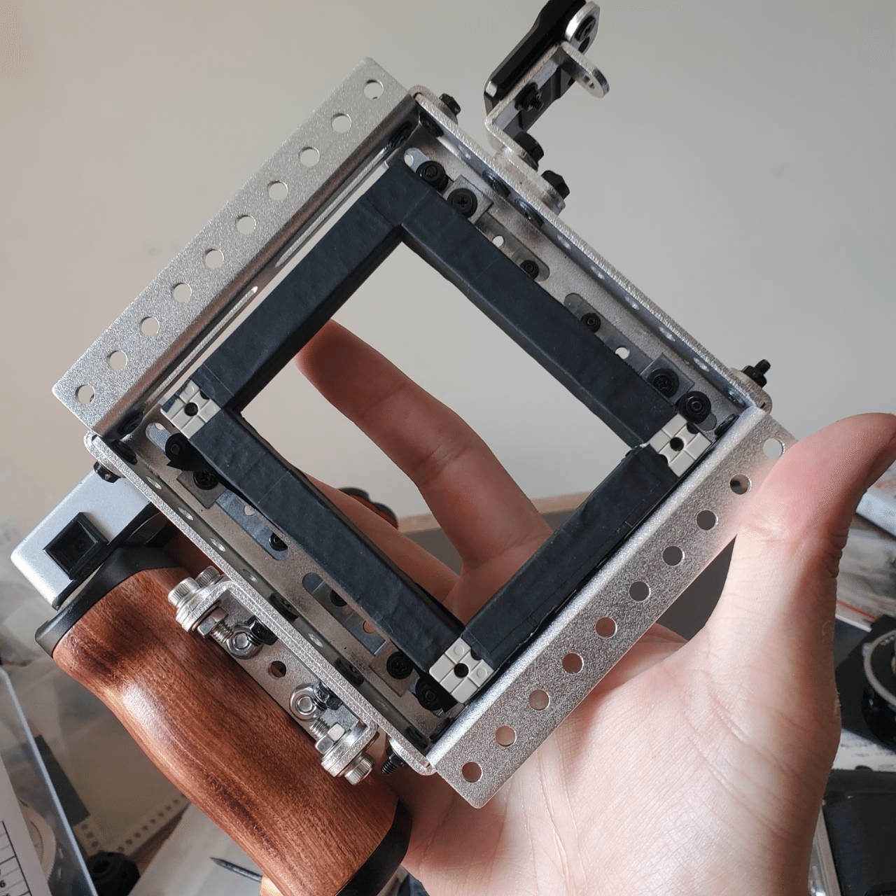 棚上  tomior 2.8 50mm ジャンクカメラ 中判フィルムライカ 3号機 作ってみたよ｜Yoshimin📸(ライカスキー)