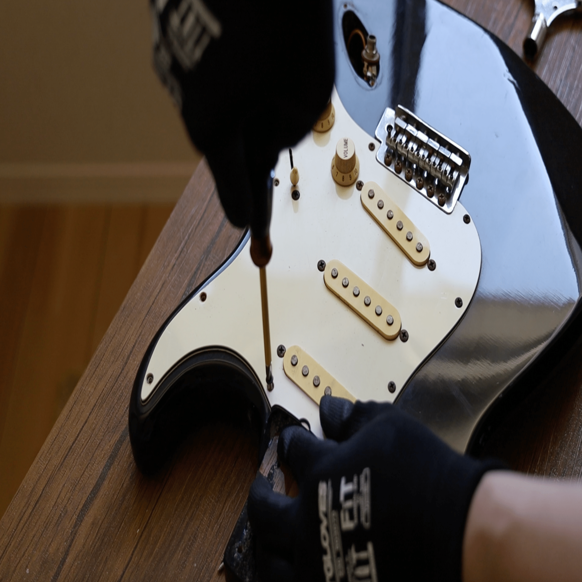 詳細不明のSquier Stratocaster 2｜Croquetteギター機材研究