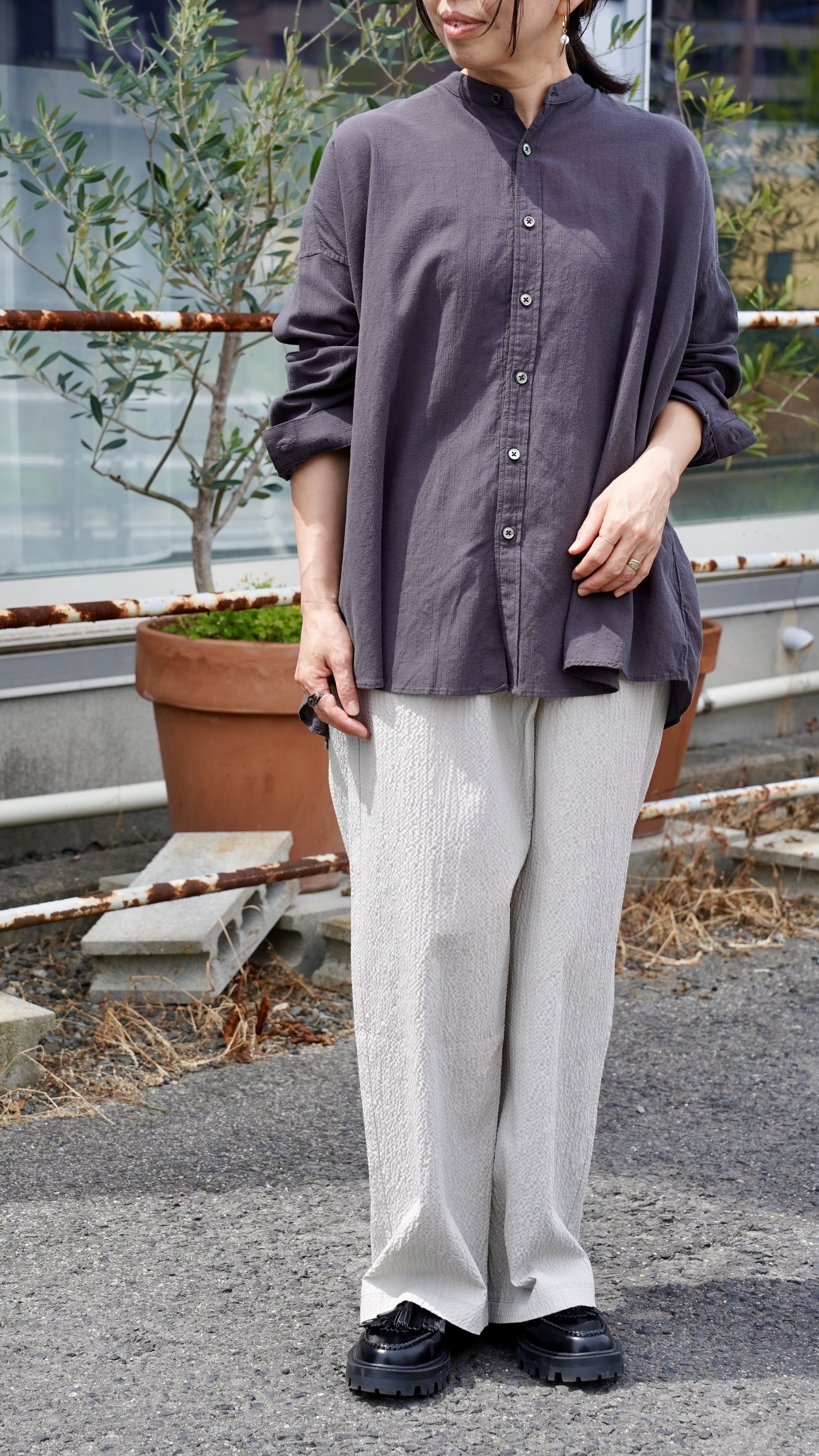 TRAVAIL MANUEL」ウェイビーローン バンドカラーシャツ 「me
