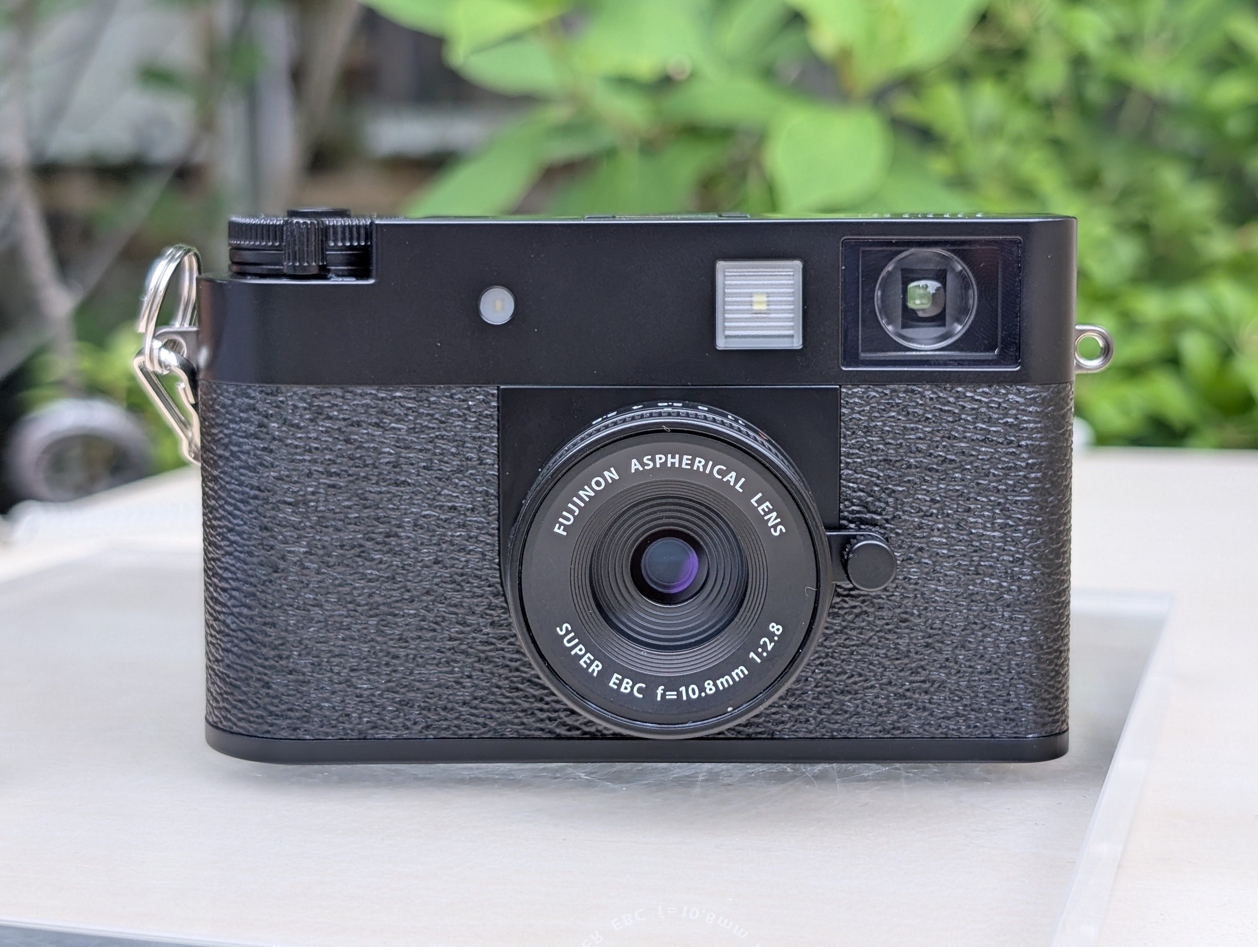 まさにデジタル「写ルンです」 / 富士フイルム新製品 X half