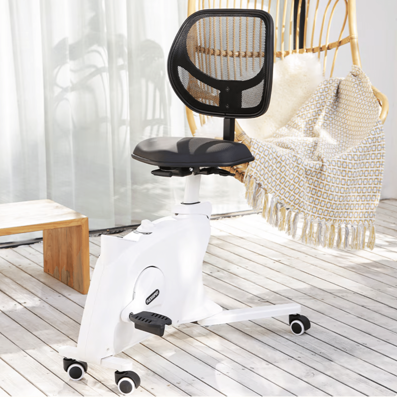 FlexiSpot」フィットネスバイク(FC211)で運動しながら快適デスクワーク