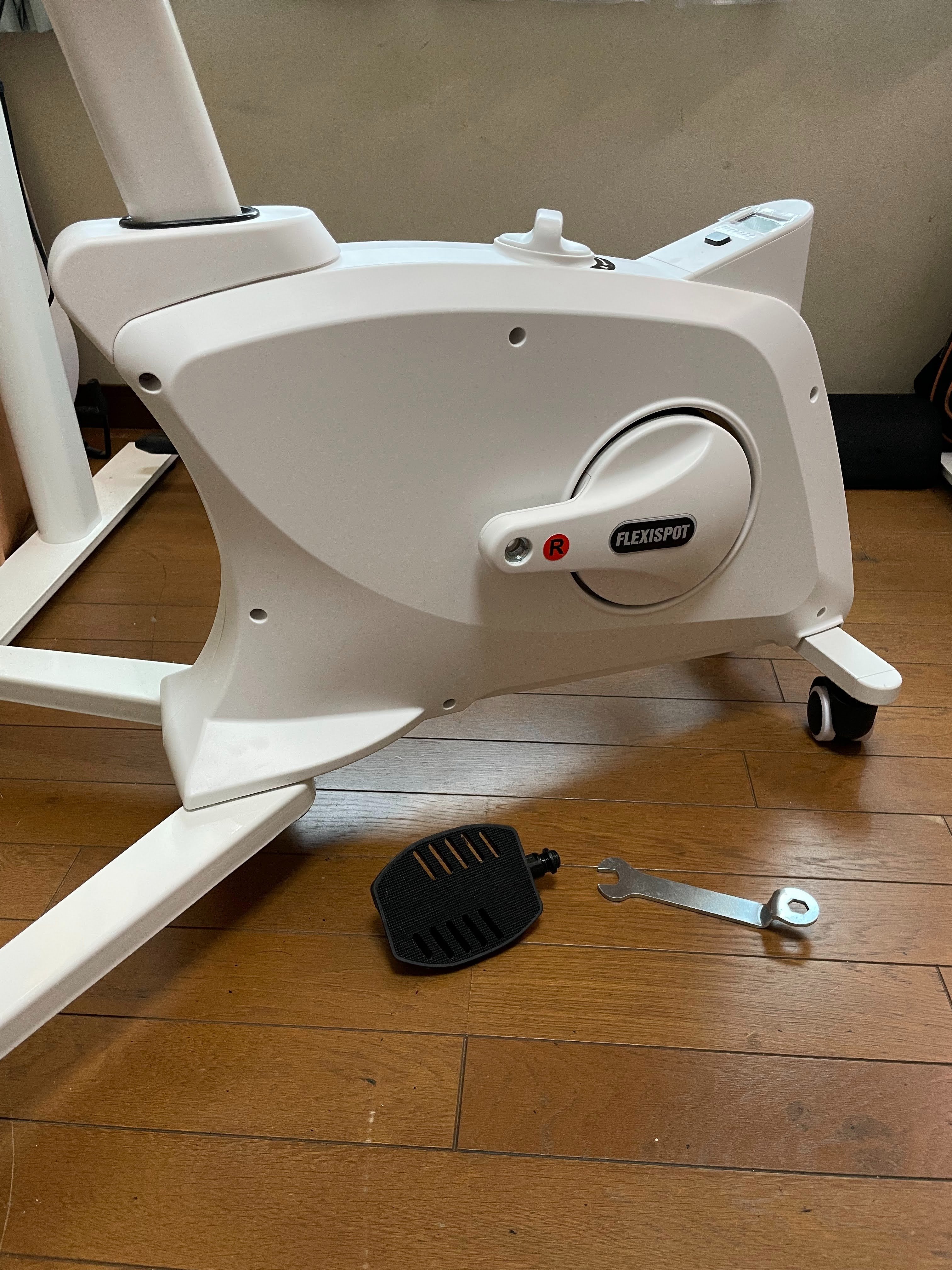 FlexiSpot」フィットネスバイク(FC211)で運動しながら快適デスクワーク