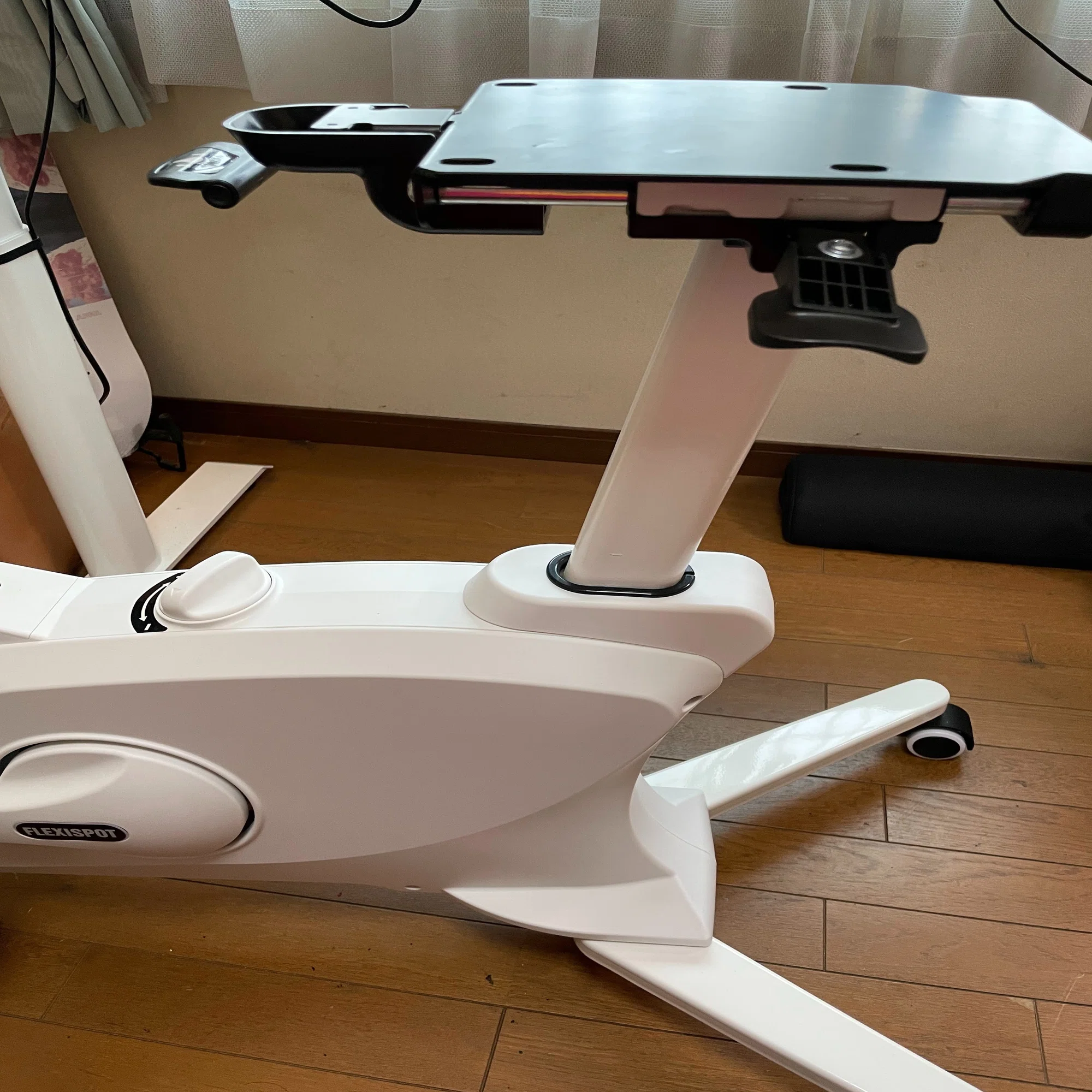 FlexiSpot」フィットネスバイク(FC211)で運動しながら快適デスクワーク 