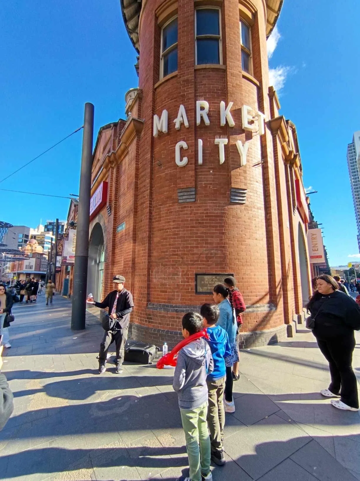 Street Performance While Traveling Around the World / 14th City