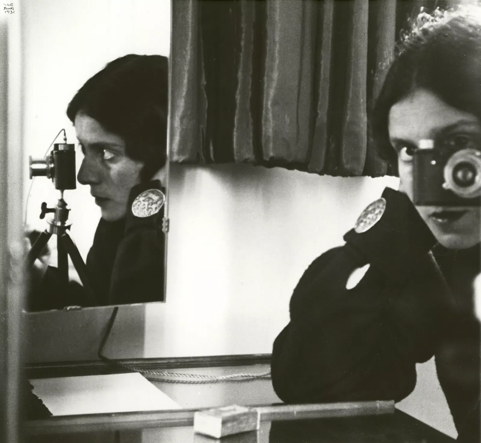 静けさの中に・・「夜のエンパイア・ステート・ビル」-Ilse Bing
