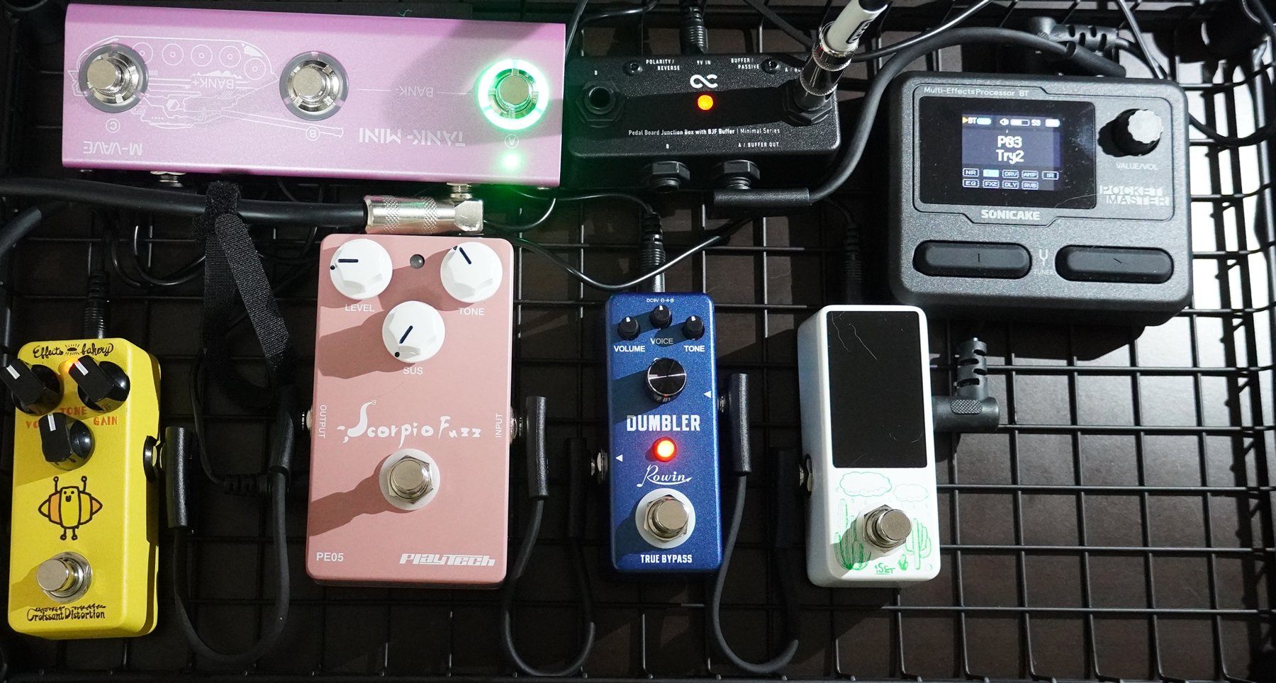 TrySailファンのギター弾きがトラセカラーのエフェクターボード組んで