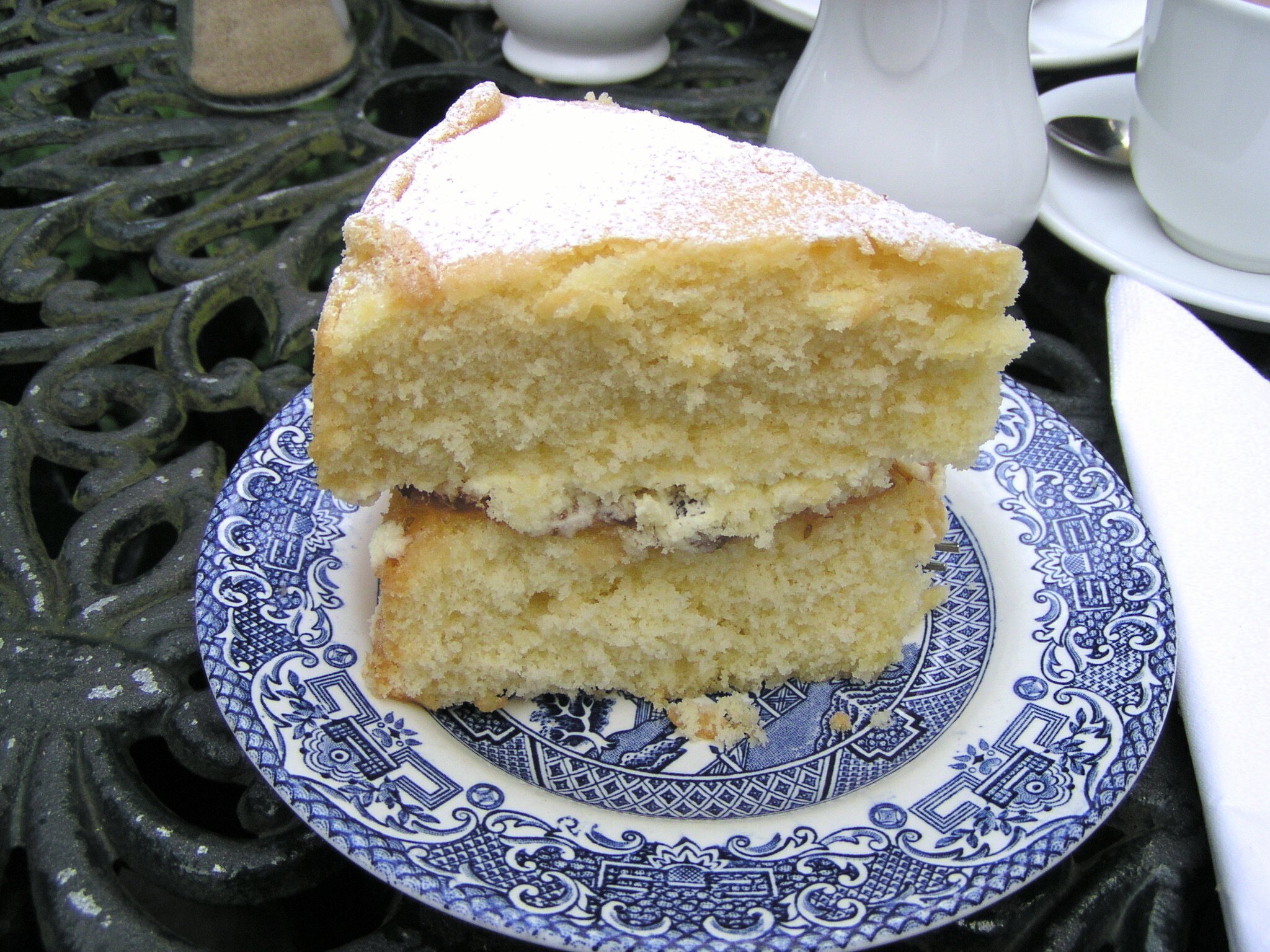 英国のお菓子】女王陛下のお気に入り ヴィクトリア・サンドイッチ