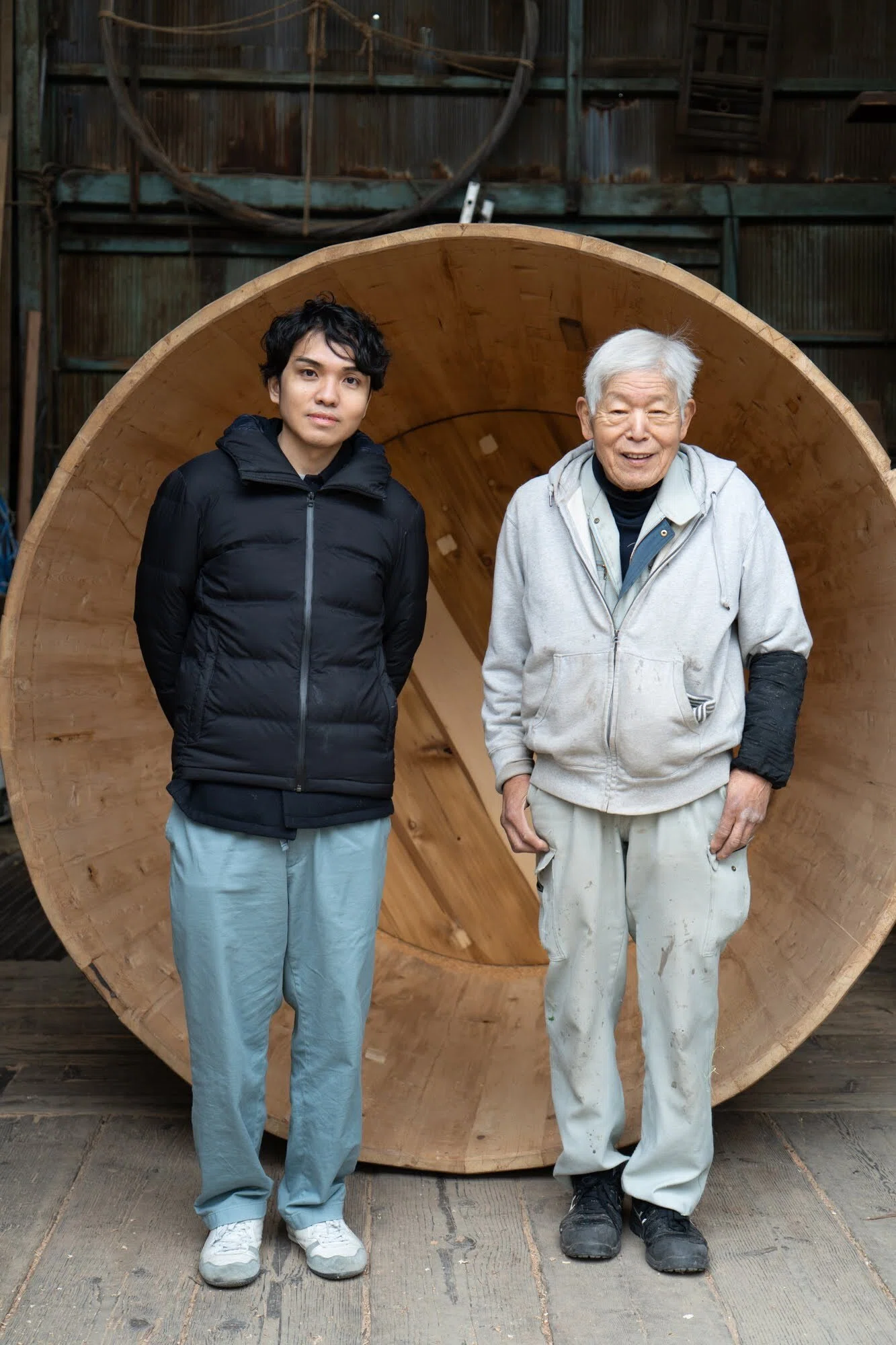 木桶 特大 状態良好 未だに木桶が標準ー80個の木桶が並ぶ奈良の老舗酢蔵は吉野杉から100年