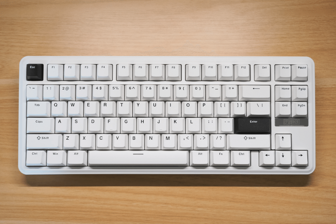 在宅ワークに最適なメカニカルキーボード「Epomaker TH85」｜よは