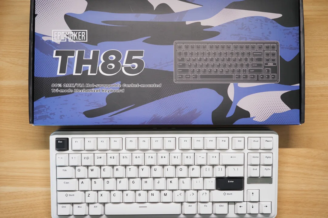 在宅ワークに最適なメカニカルキーボード「Epomaker TH85」｜よは