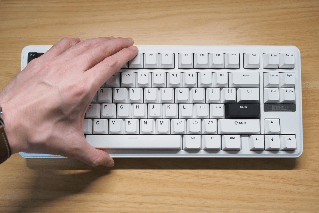 【美品】EPOMAKER TH85 ワイヤレスメカニカルキーボード　ホワイト Amazon.com: EPOMAKER TH85 QMK/VIA Wireless Gaming Keyboard