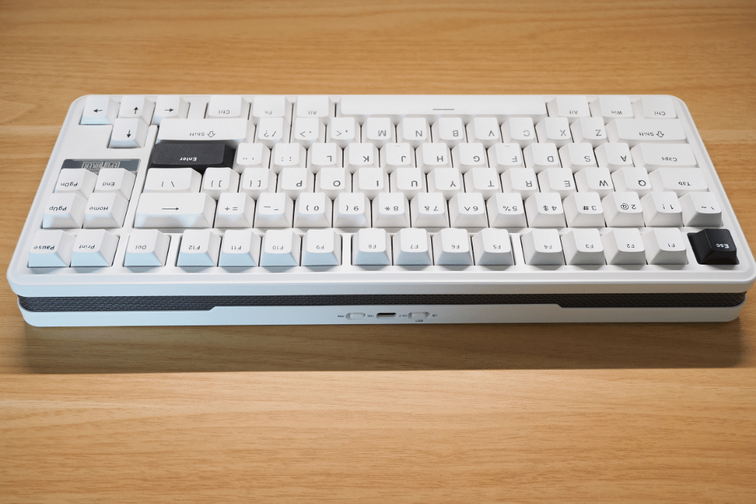 【美品】EPOMAKER TH85 ワイヤレスメカニカルキーボード　ホワイト EPOMAKER TH85をレビュー｜シンプルなホワイトカラーと打鍵感に