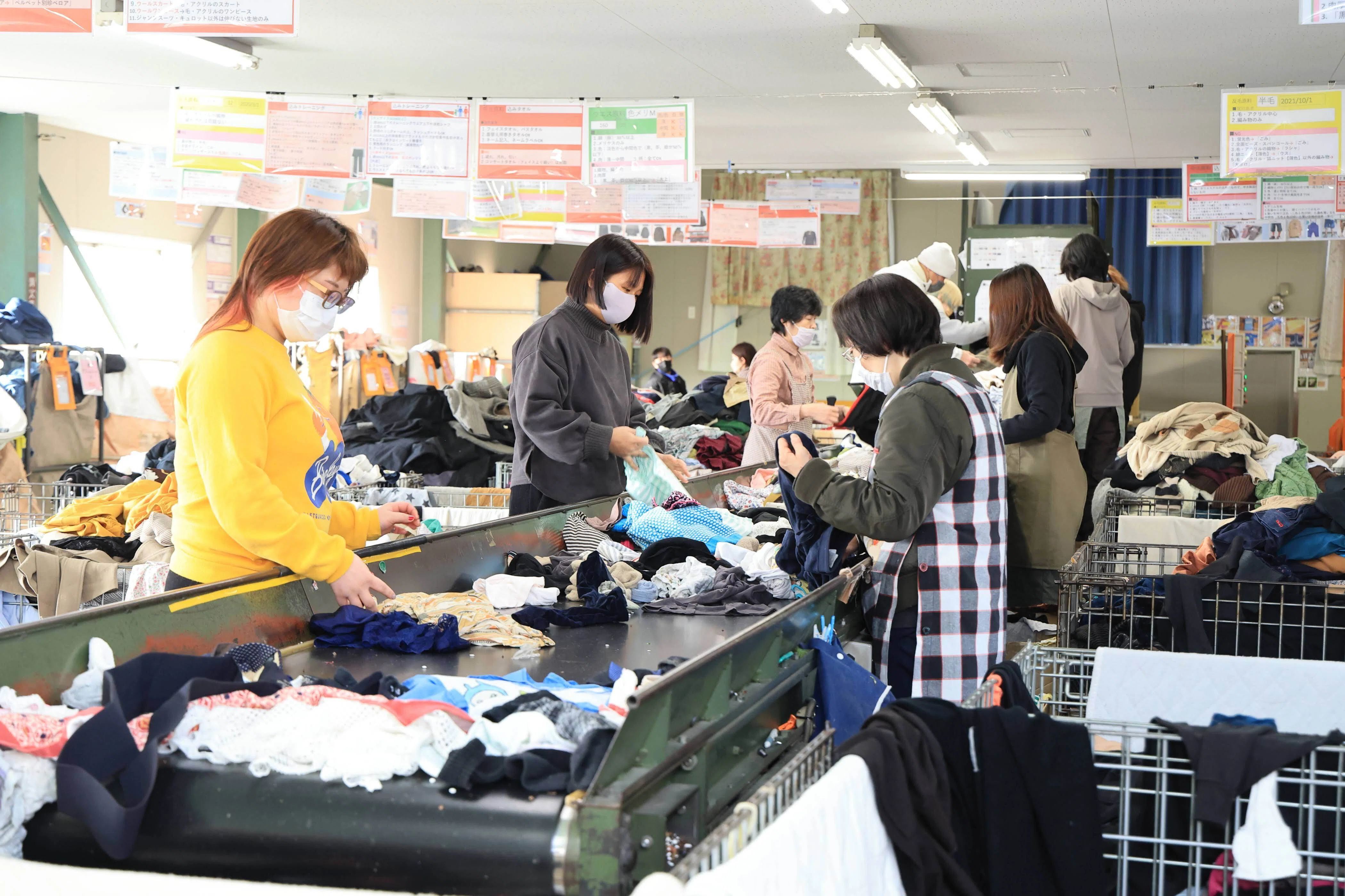 株式会社鈴六-新着ブログ-蒲郡市に古着の回収BOX登場！DCM新蒲郡店に