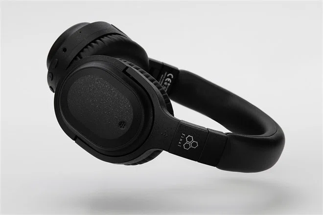 静寂の中で際立つ「声」と、広がる高音質の世界【final UX3000 SV