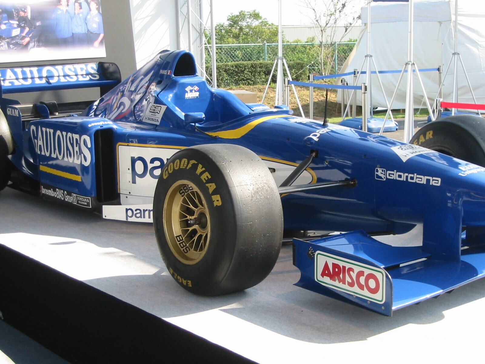 F1モナコグランプリ オブジェ ゴールドメタル 取り寄せ] タメオ 1/43 メタルキット ジョーダン 197 プジョー