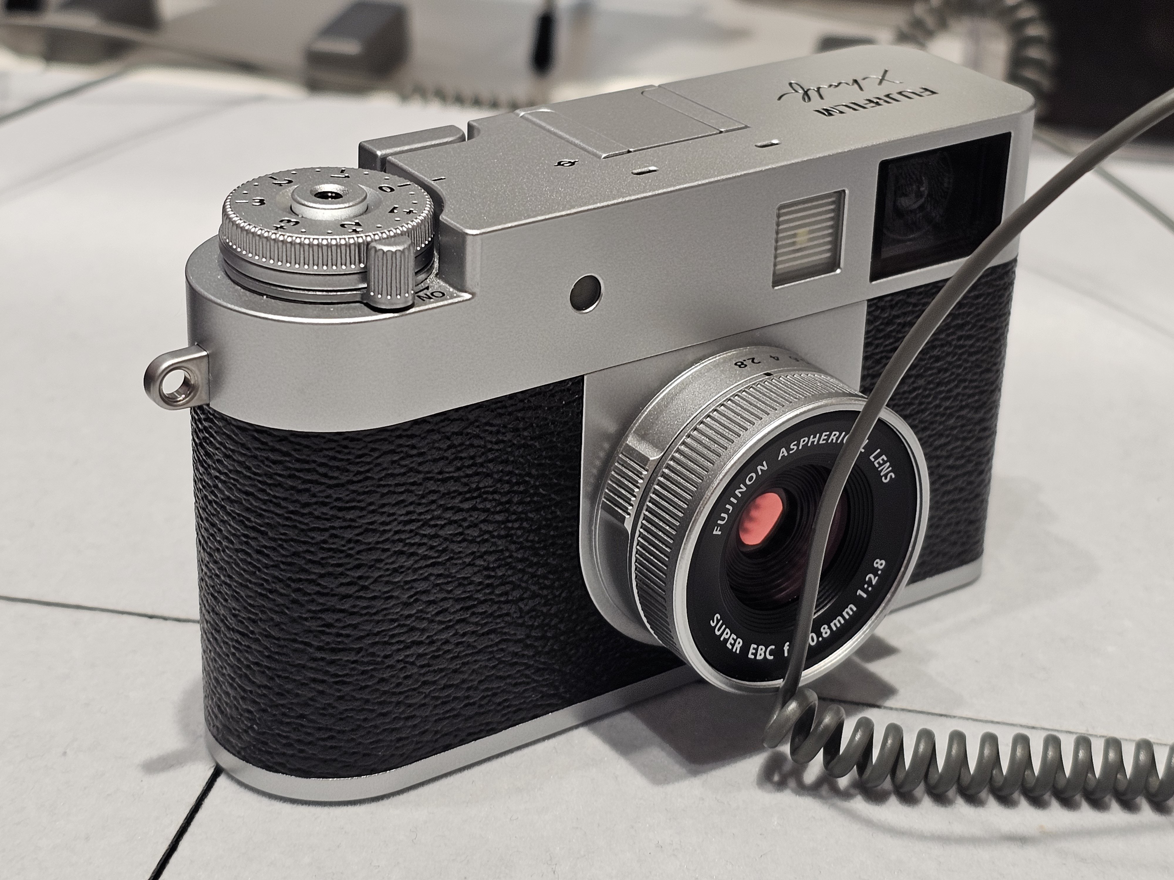 FUJIFILM X half （X-HF1）シルバー フジフィルム カメラ 富士フイルム X half (FUJIFILM X-HF1) シルバー｜新品通販フジヤカメラ