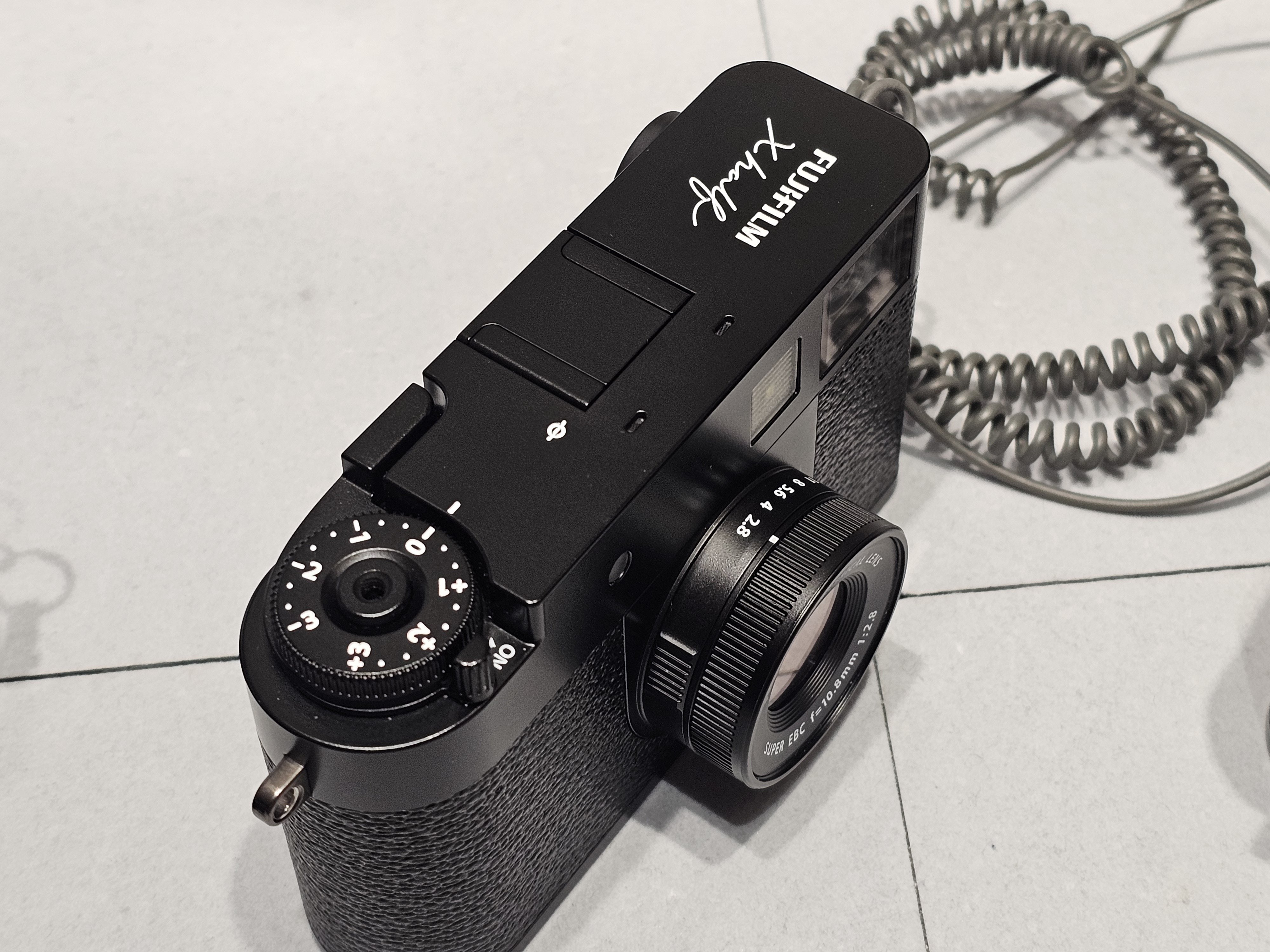 富士フィルム Xhalf 速報レビュー】富士フイルム「X half」—デジタルとフィルムの“間