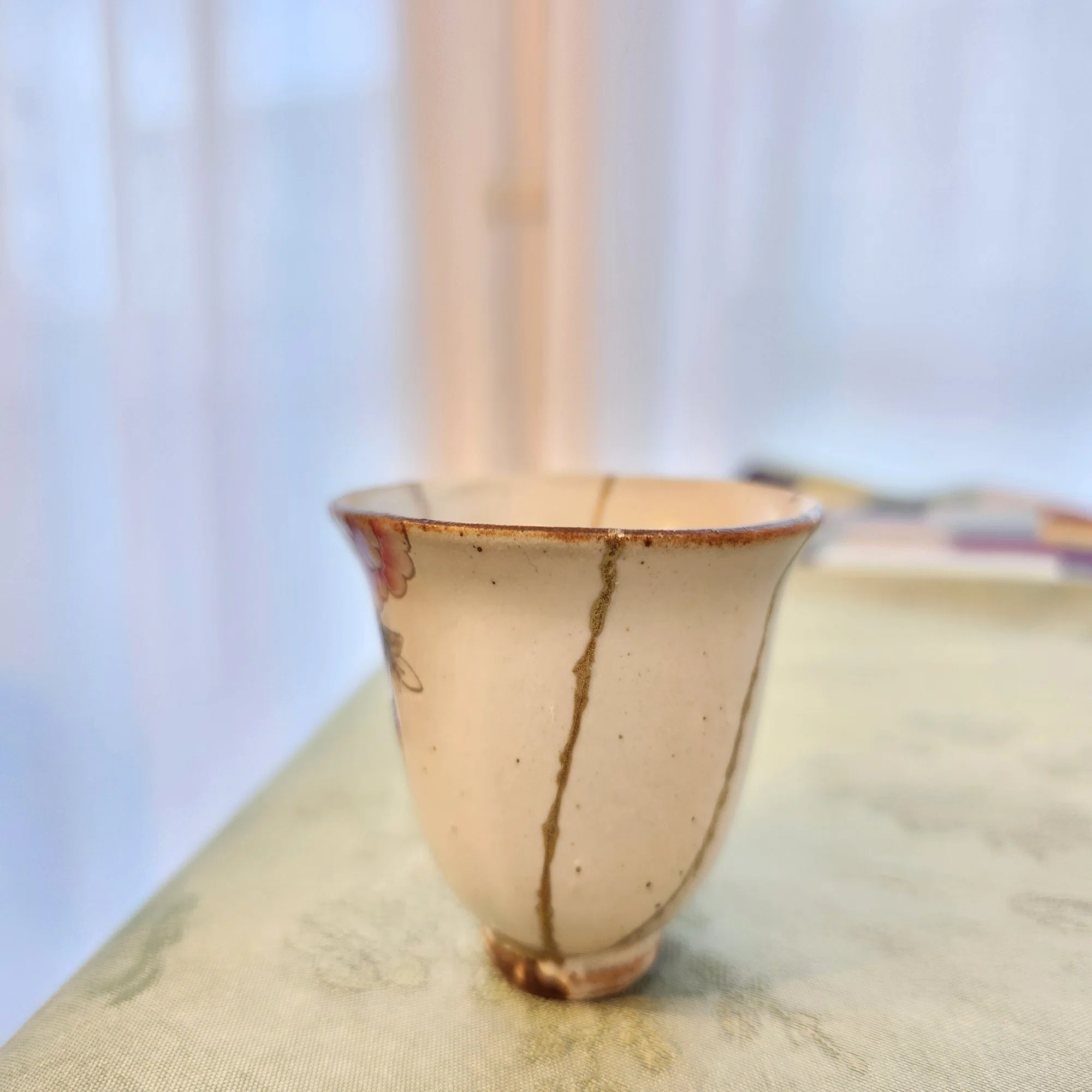 世界にたった一つの景色を纏った牡丹の茶杯---“Kintsugi”: the 