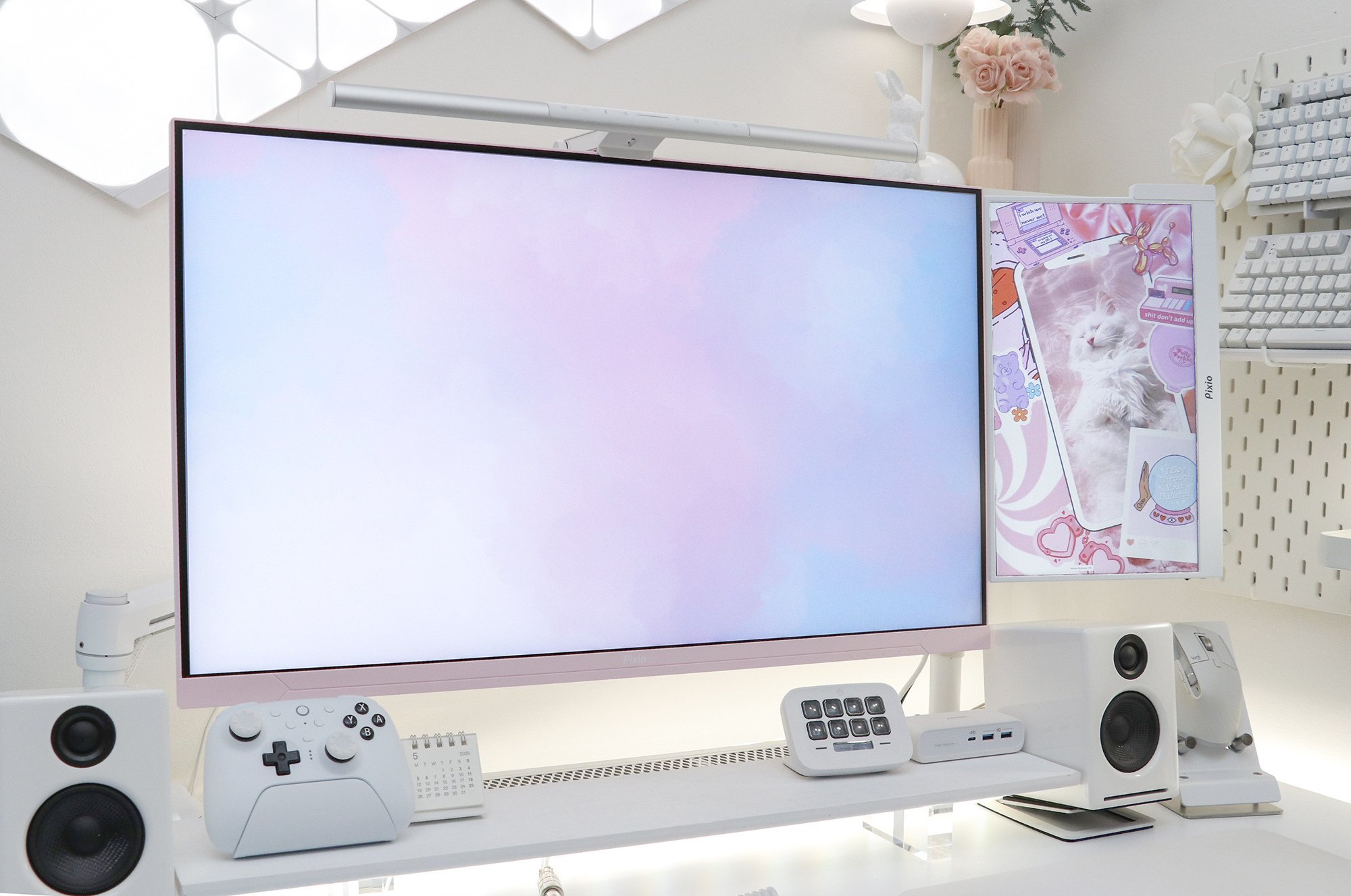 Pixio ホワイト モニター ヘッドホン付き ホワイトが特徴的なPixioのゲーミングモニター「​​PX248 Wave