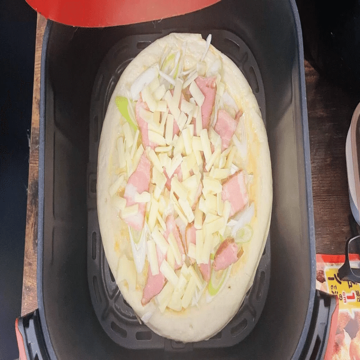 エアフライヤー（COSORI）で爆速！業スー食材で“ねぎべぇピザ”再現して