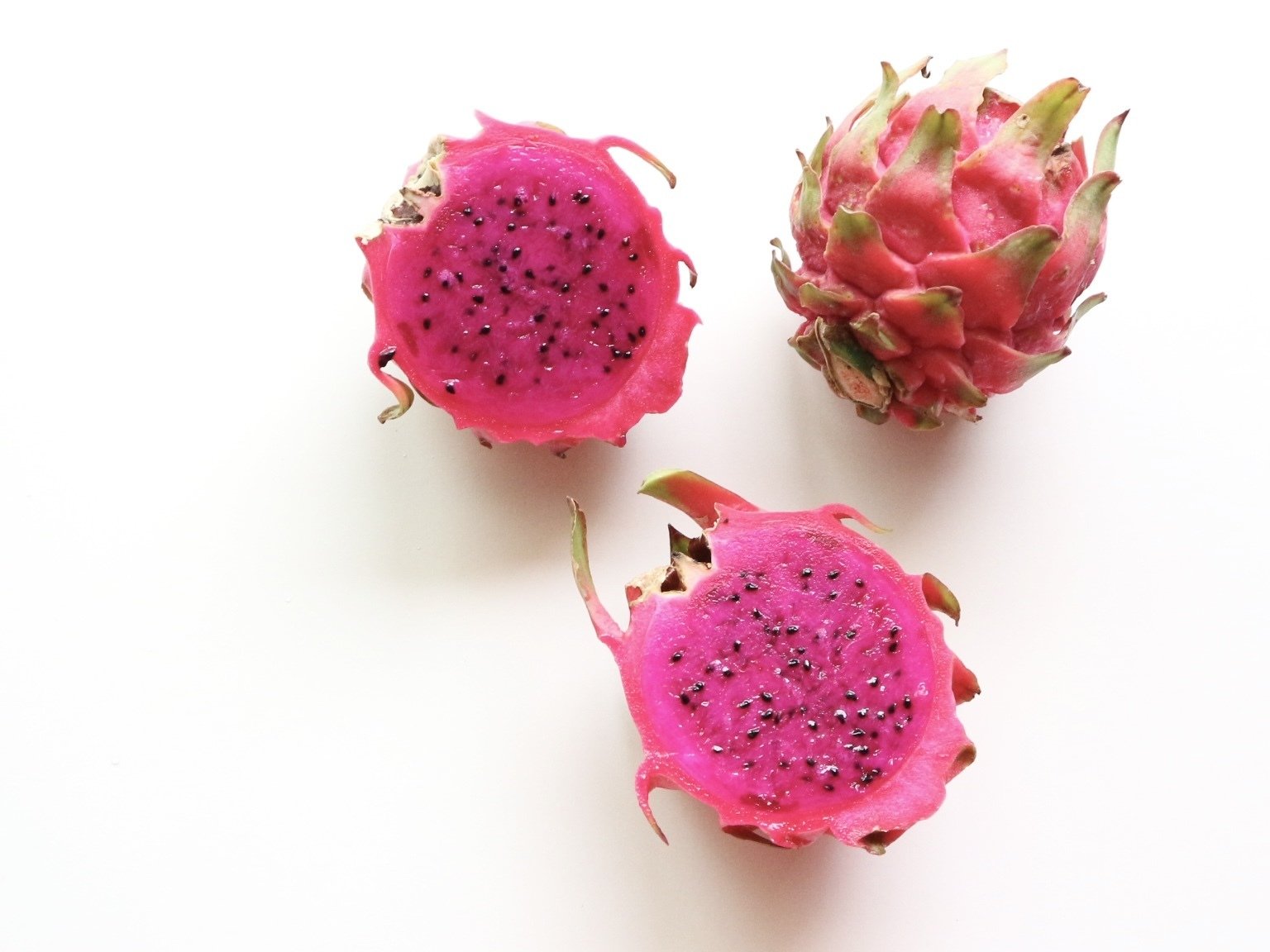 ドラゴンフルーツ染色vol.1「宮古島での出会い」-旅する果物染色-｜Kahon