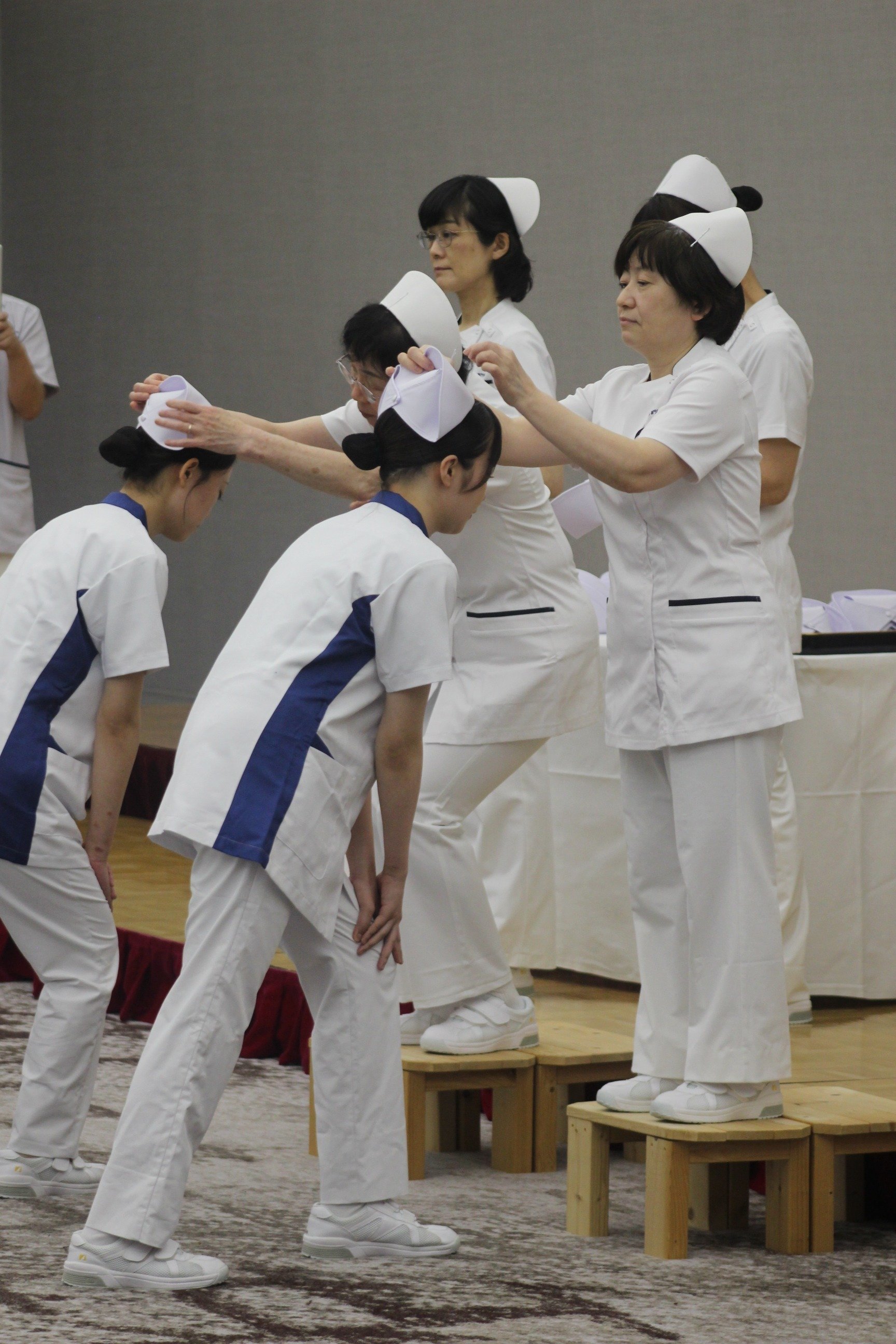 看護学校での戴帽式などで使われるキャンドルのケース 尼崎の看護学校でナイチンゲールの誓い 70人が「戴帽式」 - 尼崎