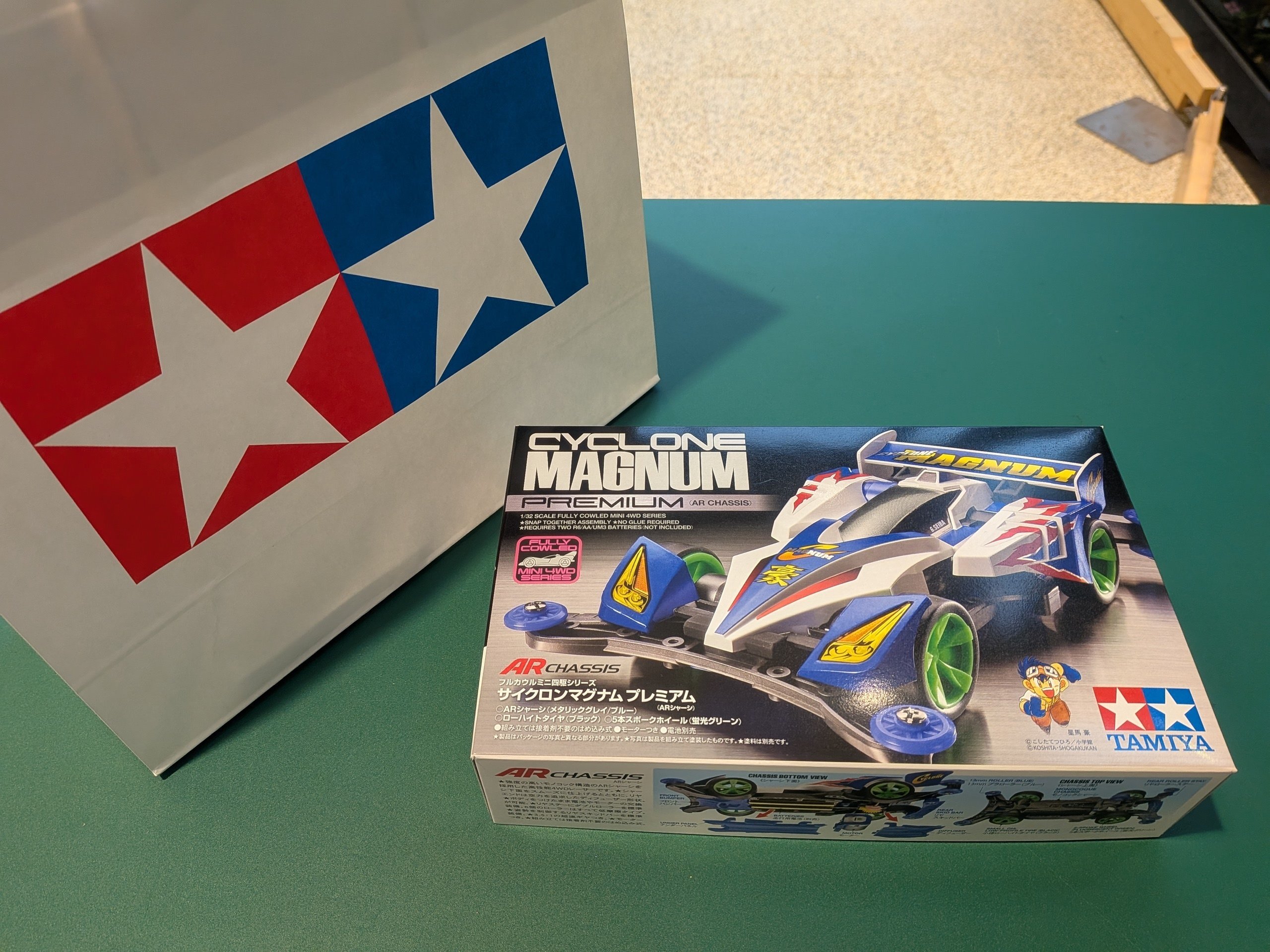 大人になって遊ぶミニ四駆｜10baaaan