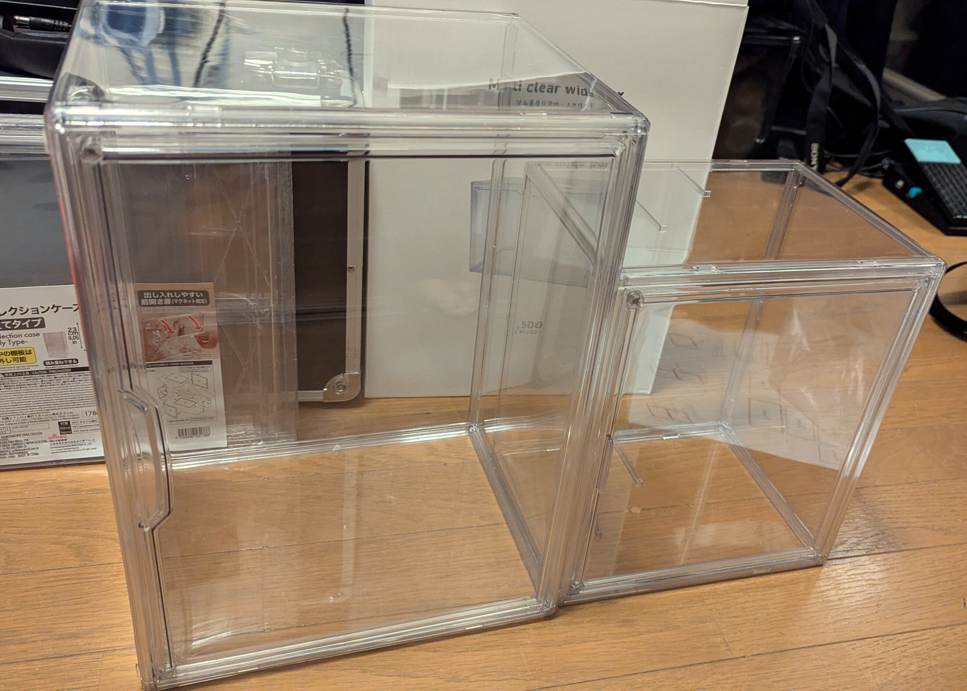 大型プラモデルもすっきり収納！ 3COINSの「マルチクリアボックス