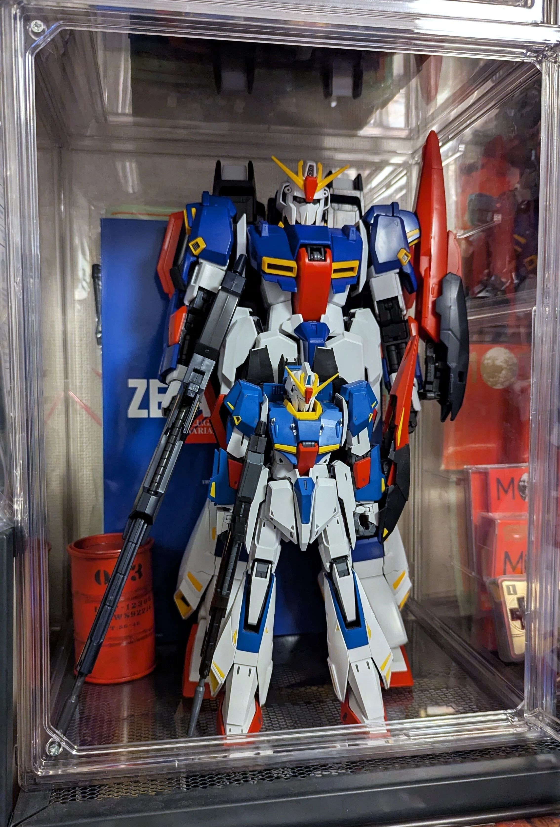 大型プラモデルもすっきり収納！ 3COINSの「マルチクリアボックス