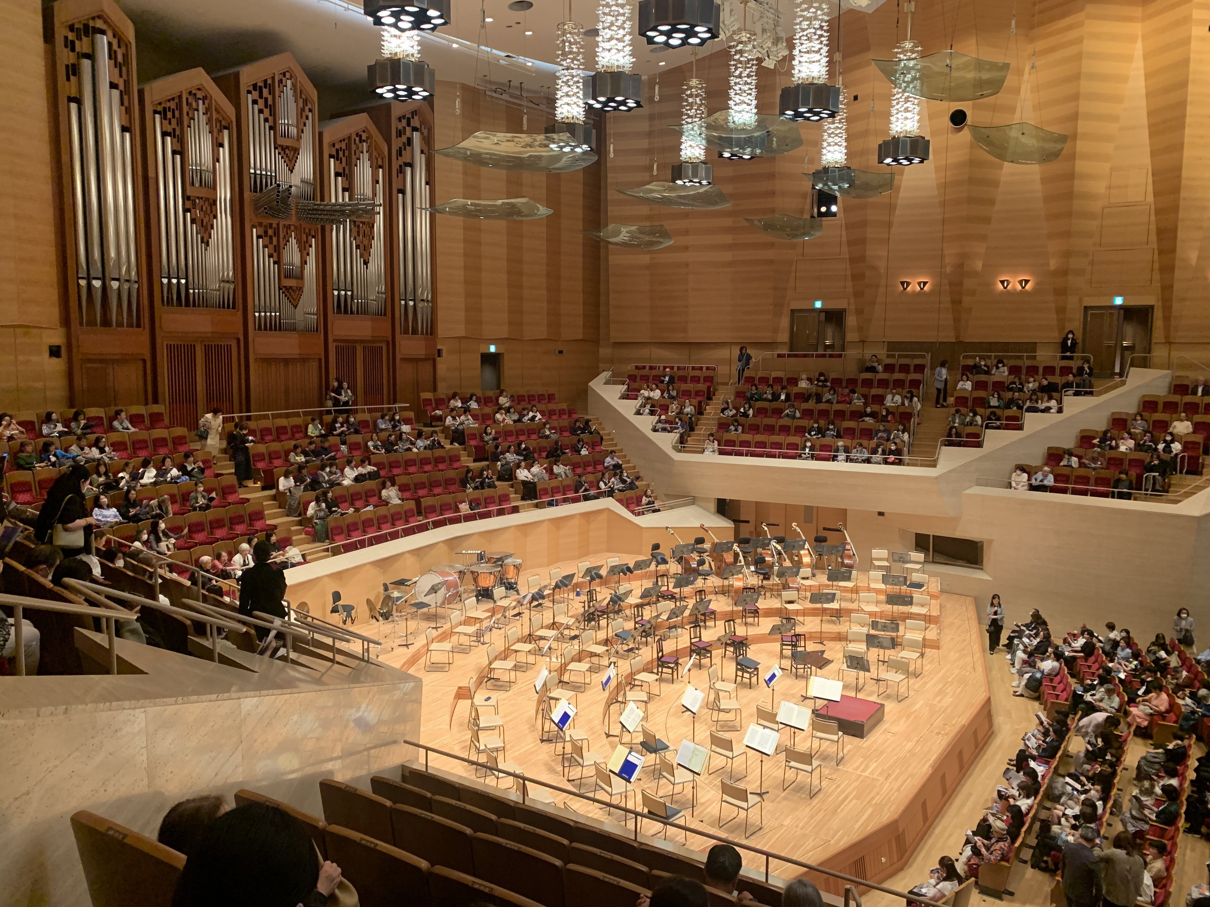 角野隼斗×ヤクブ・フルシャ×バンベルク交響楽団のラフ2＆ブラ1｜たなつ