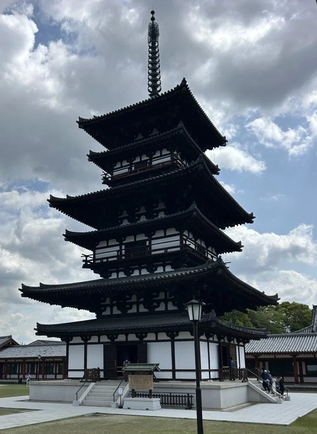 凍れる音楽」とも称される塔も美しい奈良・薬師寺♪｜雅京都観光