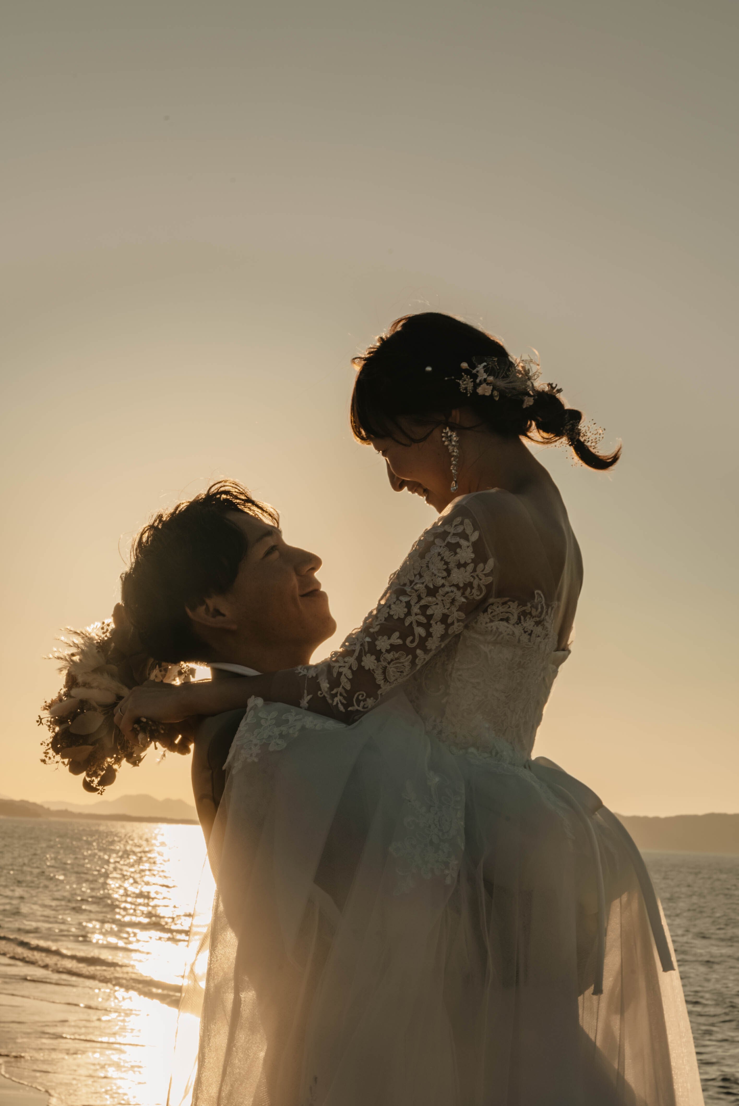 結婚式前撮り】ロマンチックなサンセットフォト&ムービー特集🌇｜THE