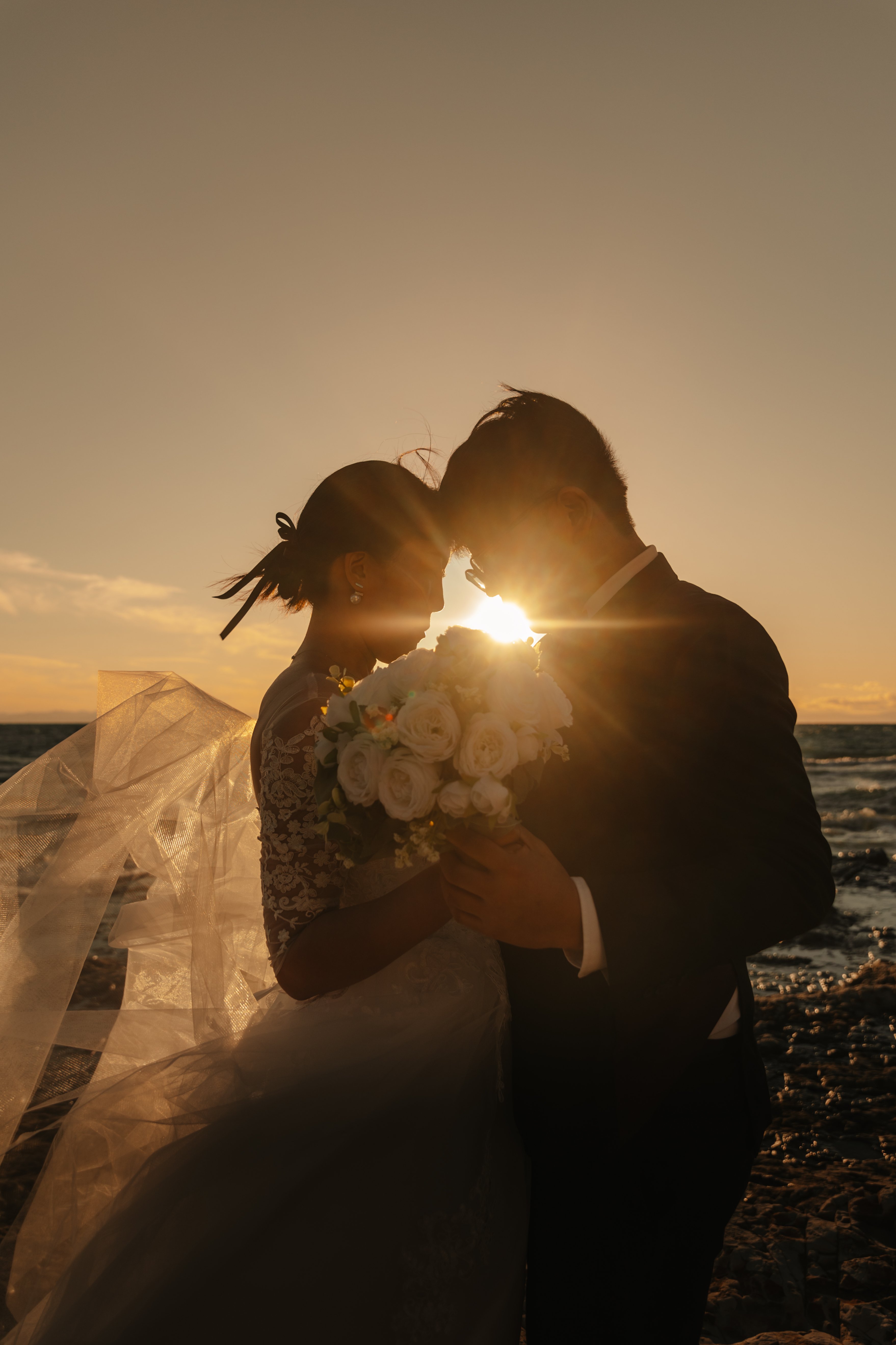 結婚式前撮り】ロマンチックなサンセットフォト&ムービー特集🌇｜THE